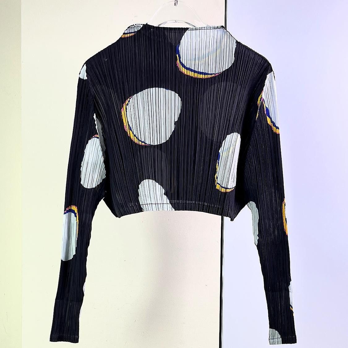 Pleats Please Issey Miyake Pleats Please Issey Miyake Circle Print Pleated Top Size 3 Size M / US 6-8 / IT 42-44 - 2 Thumbnail