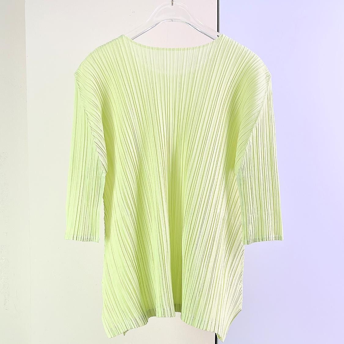 Pleats Please Issey Miyake Pleats Please Issey Miyake Green Pleated Top Size 3 Size M / US 6-8 / IT 42-44 - 2 Thumbnail