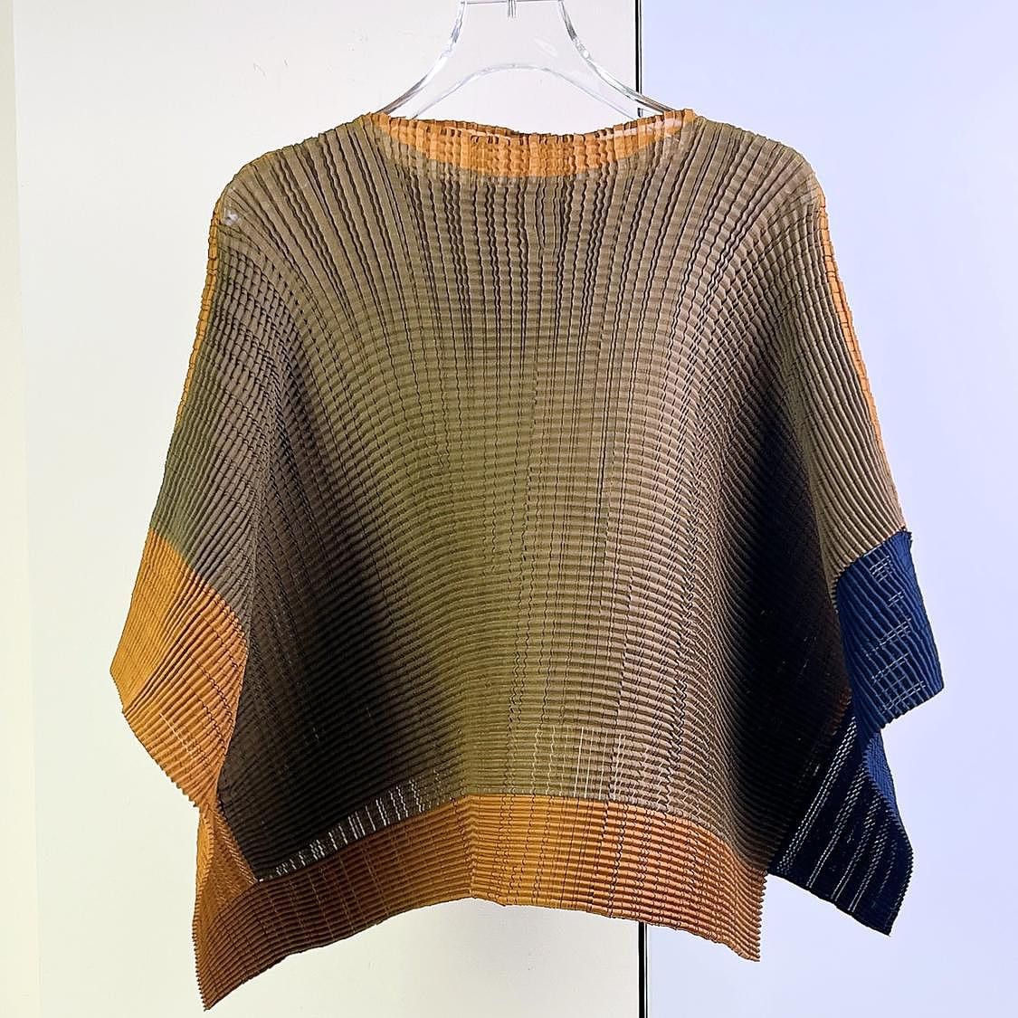 Issey Miyake Issey Miyake Pleated Top Size 2 Size M / US 6-8 / IT 42-44 - 2 Thumbnail