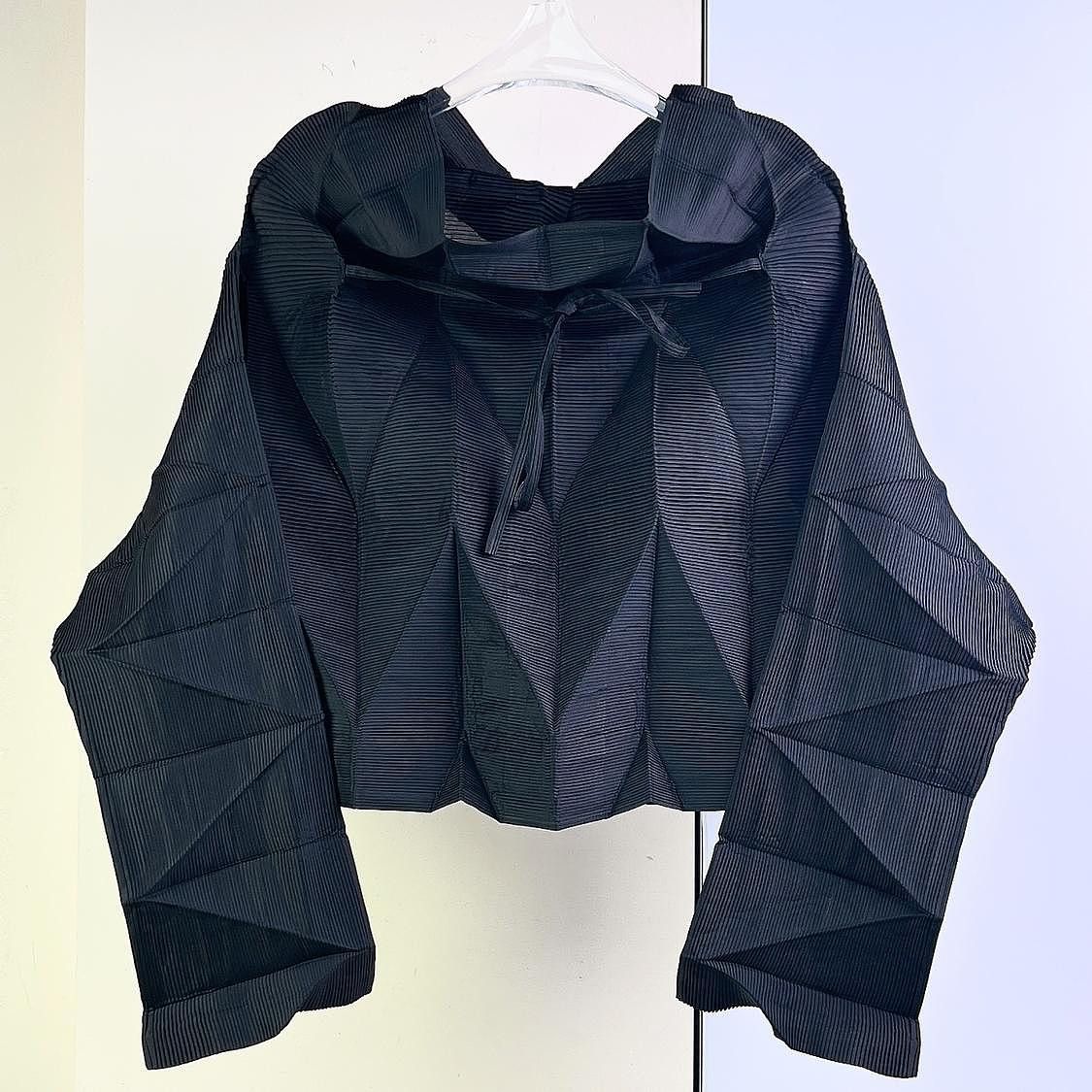Issey Miyake Issey Miyake Pleated Button Front Jacket Size 2 Size M / US 6-8 / IT 42-44 - 2 Thumbnail