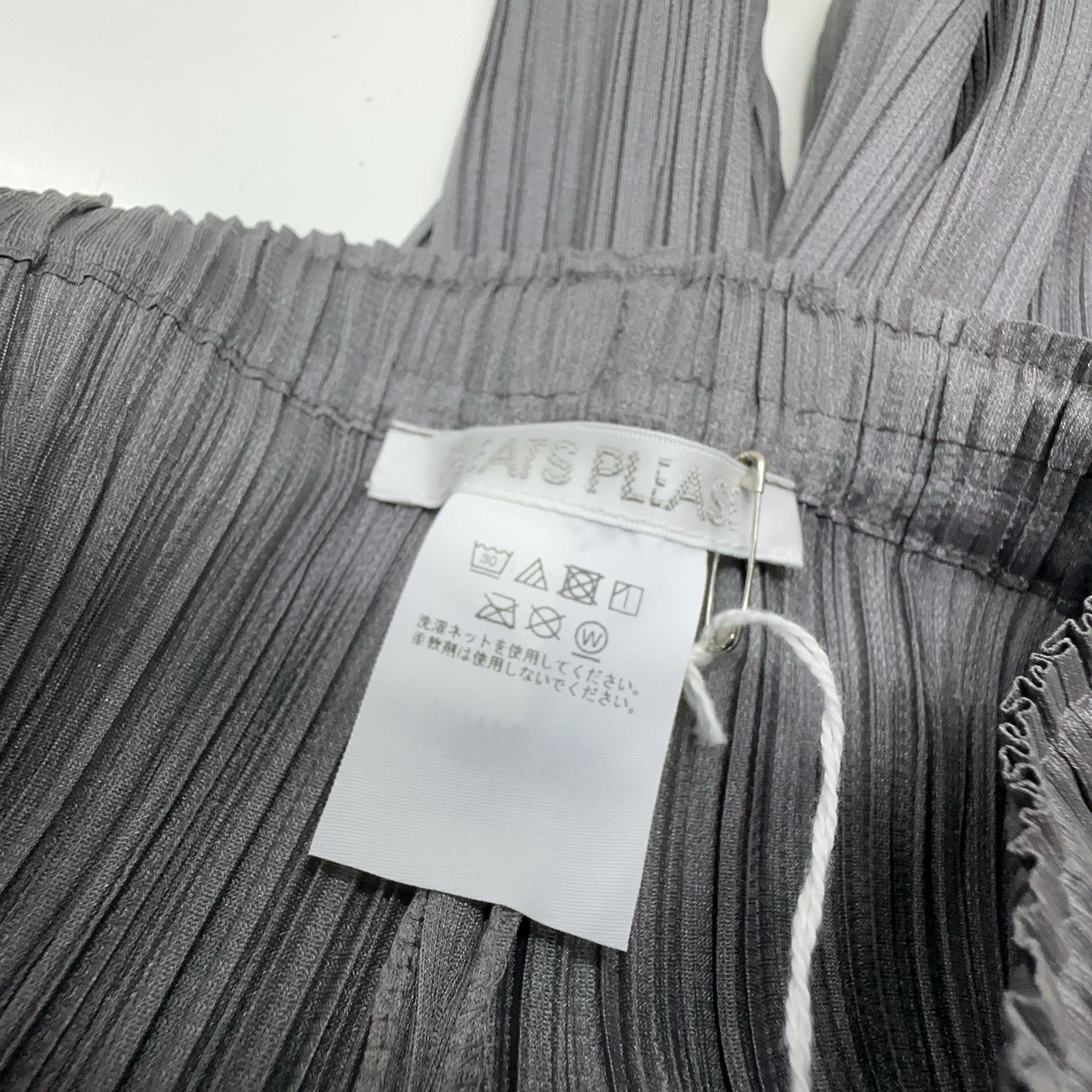 Pleats Please Issey Miyake PLEATS PLEASE ISSEY MIYAKE Gray Pleated Pants Size 2 Size 28" / US 6 / IT 42 - 4 Thumbnail