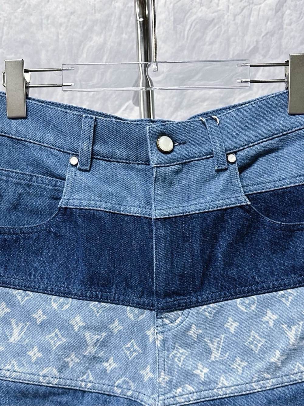 Louis Vuitton Louis Vuitton Patchwork Monogram Shorts Size 29 Size US 29 - 8 Thumbnail