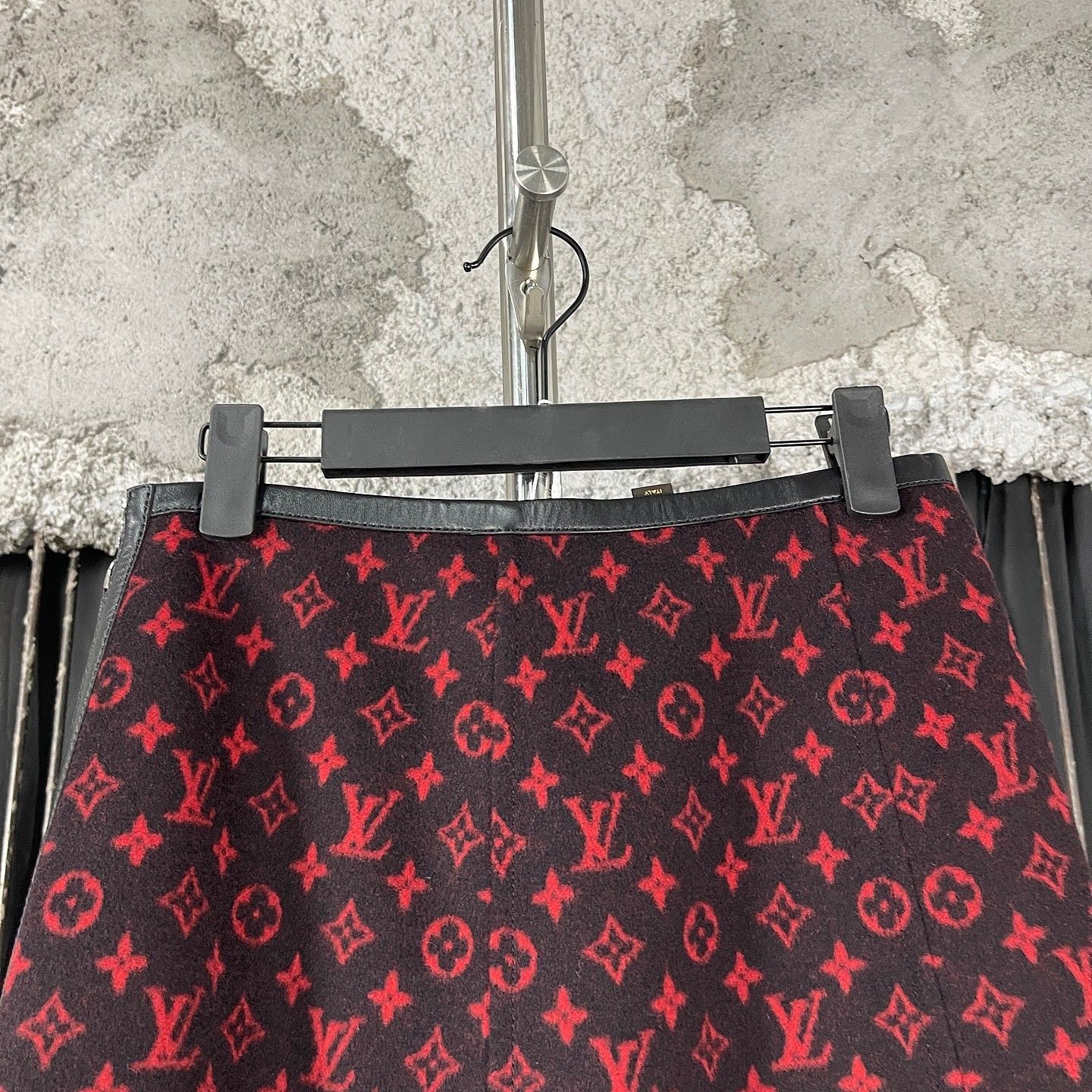 Louis Vuitton Louis Vuitton Red Monogram Wool Mini Skirt 36 Size 25" / US 0 / IT 36 - 5 Thumbnail