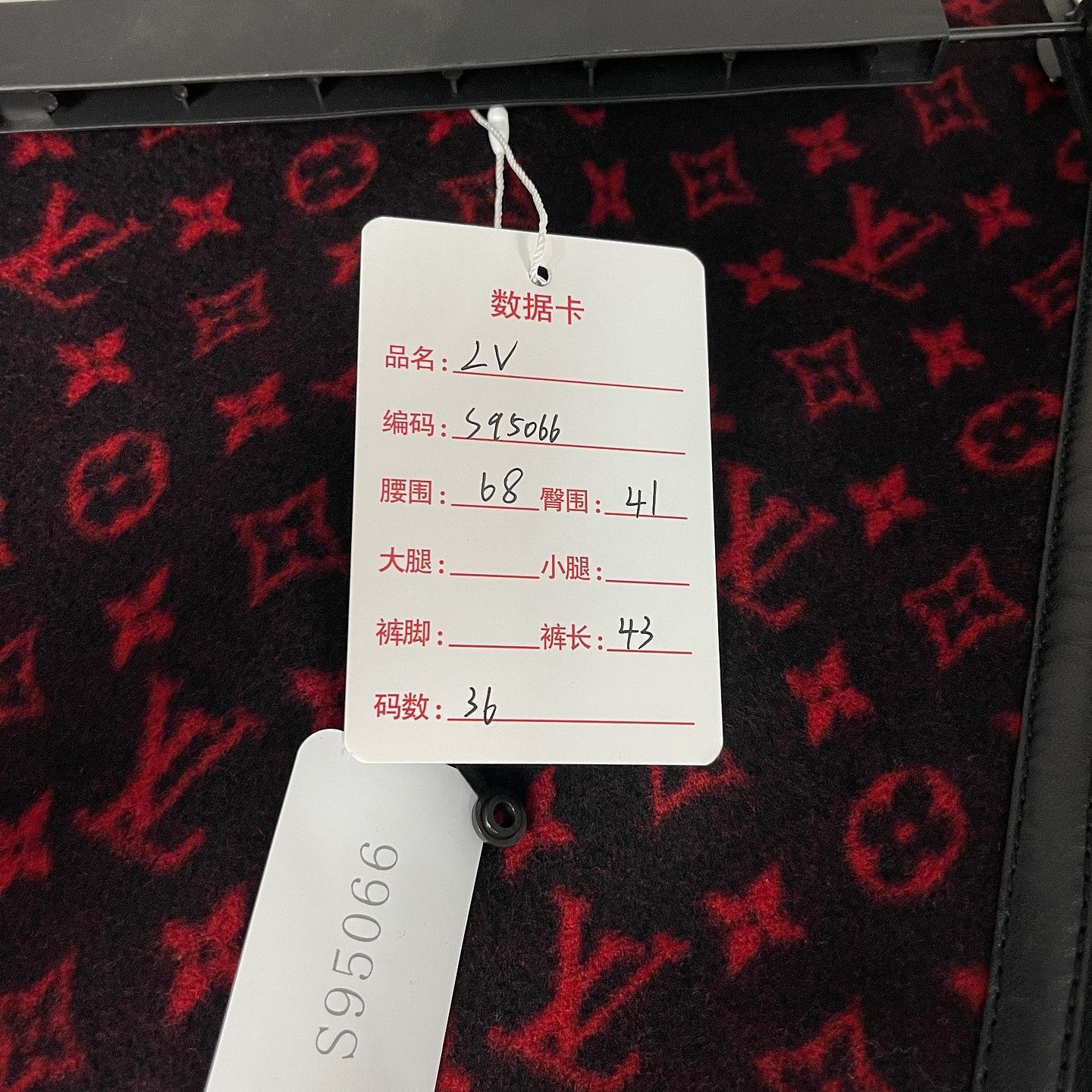 Louis Vuitton Louis Vuitton Red Monogram Wool Mini Skirt 36 Size 25" / US 0 / IT 36 - 9 Thumbnail