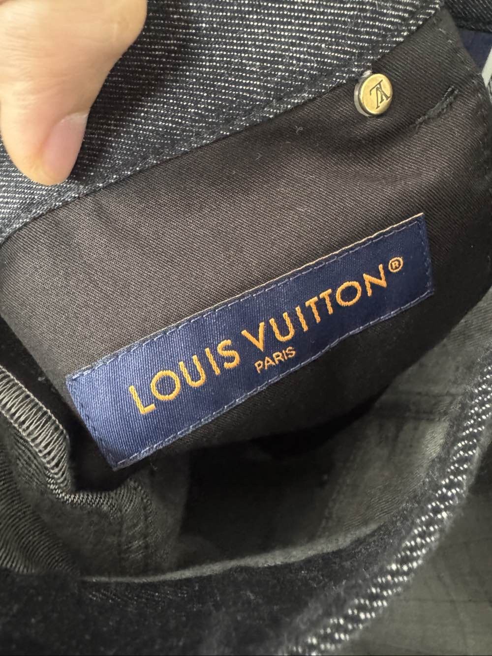 Louis Vuitton Louis Vuitton Embroidered Logo Denim Shorts Size 28 Size US 28 / EU 44 - 3 Thumbnail
