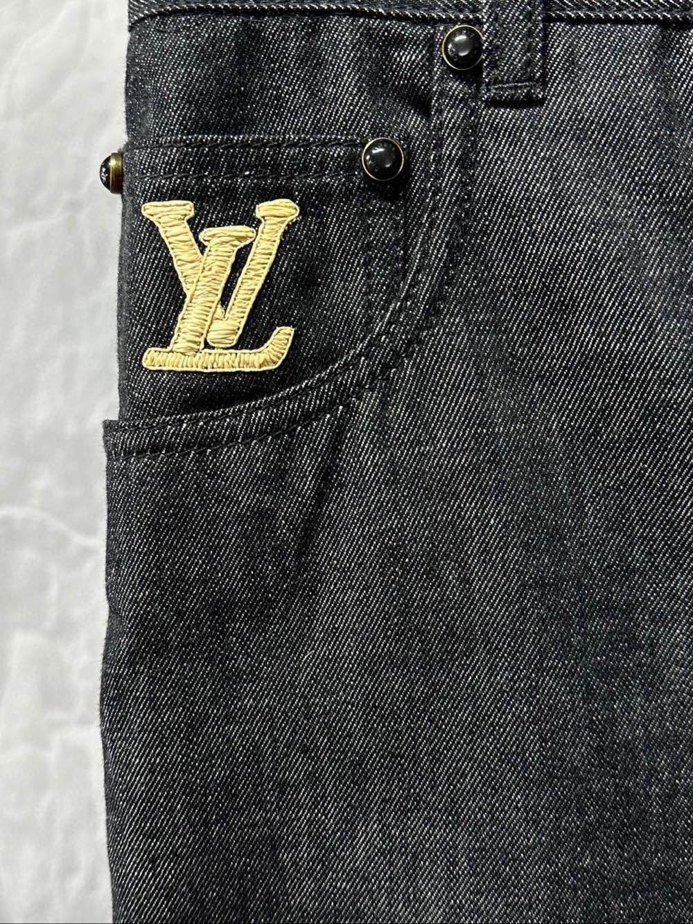 Louis Vuitton Louis Vuitton Embroidered Logo Denim Shorts Size 28 Size US 28 / EU 44 - 6 Thumbnail