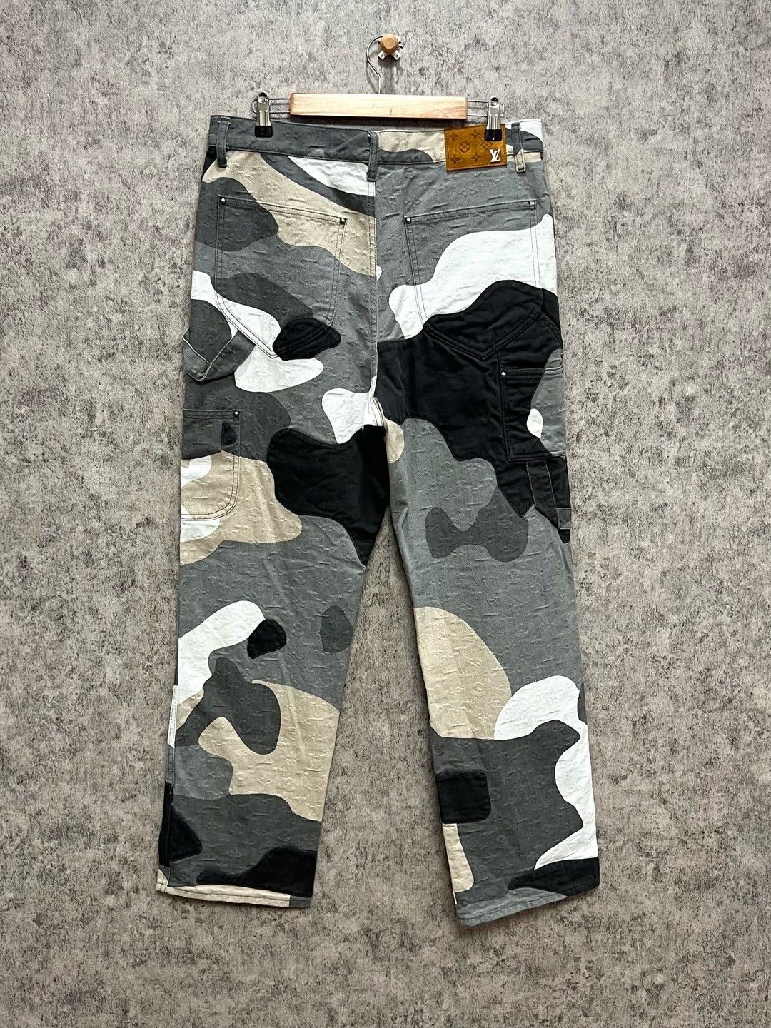 Louis Vuitton Louis Vuitton Monogram Camouflage Casual Pants US 34 Size US 34 / EU 50 - 2 Thumbnail