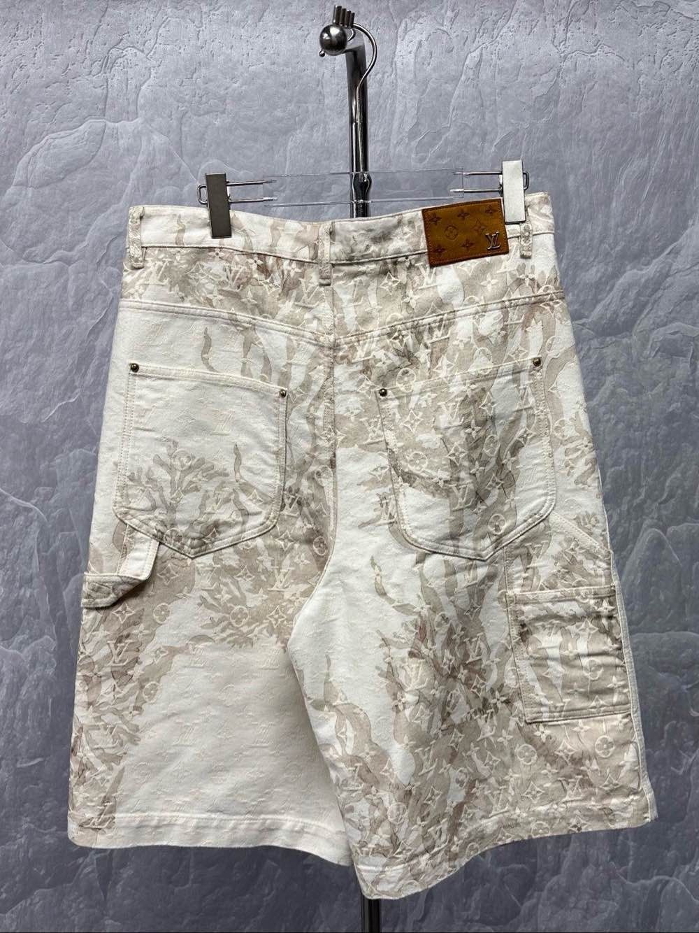 Louis Vuitton Louis Vuitton Floral Monogram Jacquard Shorts Size 31 Size US 31 - 2 Thumbnail