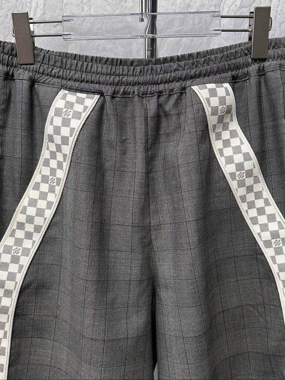 Louis Vuitton Louis Vuitton Checkered Print Shorts Size S Size US 30 / EU 46 - 8 Thumbnail