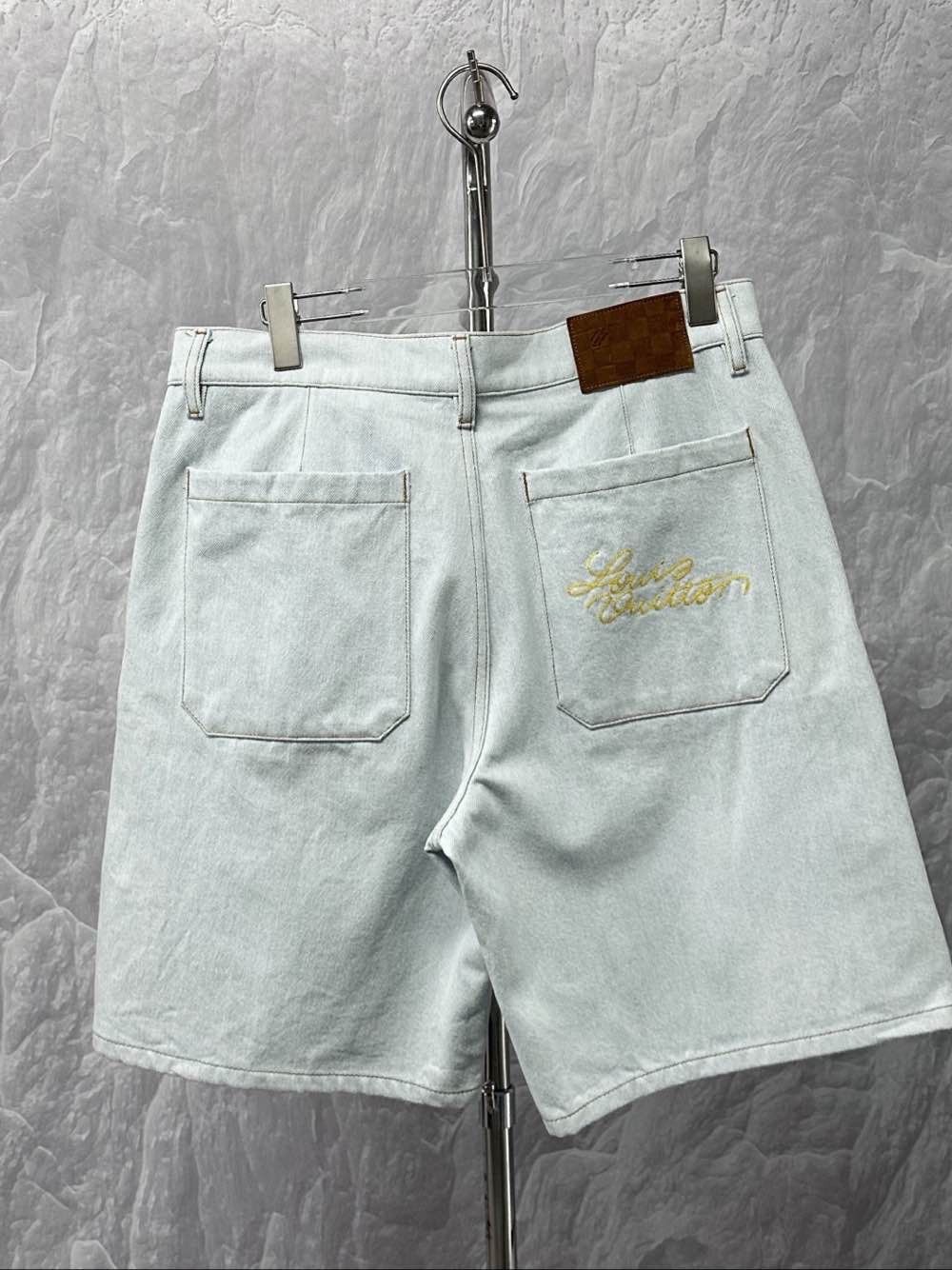 Louis Vuitton Louis Vuitton Embroidered Denim Shorts Size 31 Size US 31 - 2 Thumbnail