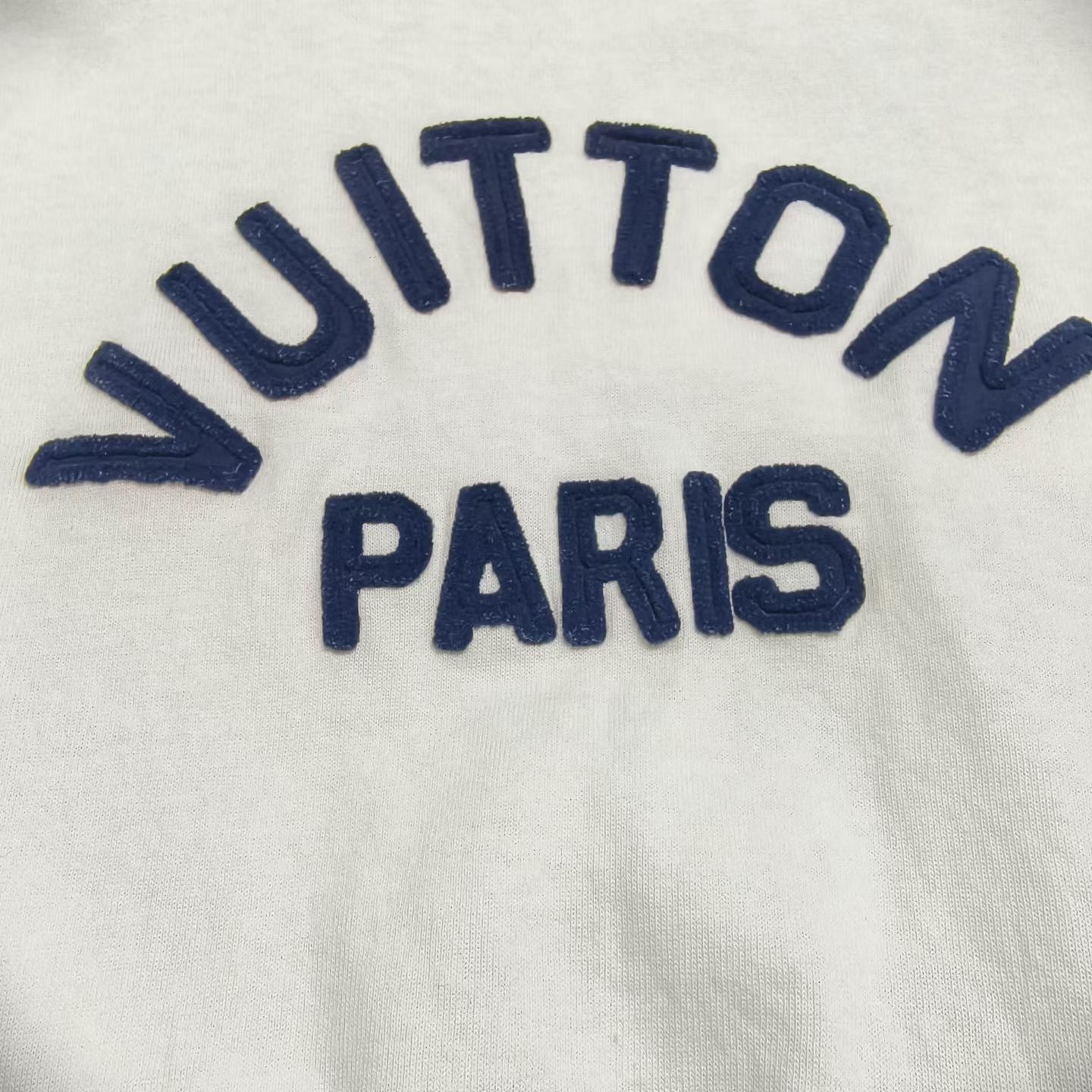 Louis Vuitton Louis Vuitton Flocked Logo T-Shirt Size L Size L / US 10 / IT 46 - 5 Thumbnail