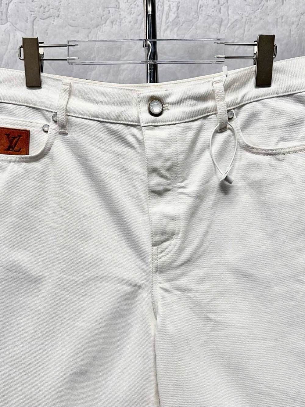 Louis Vuitton Louis Vuitton Leather Patch Denim Shorts Size 31 Size US 31 - 8 Thumbnail