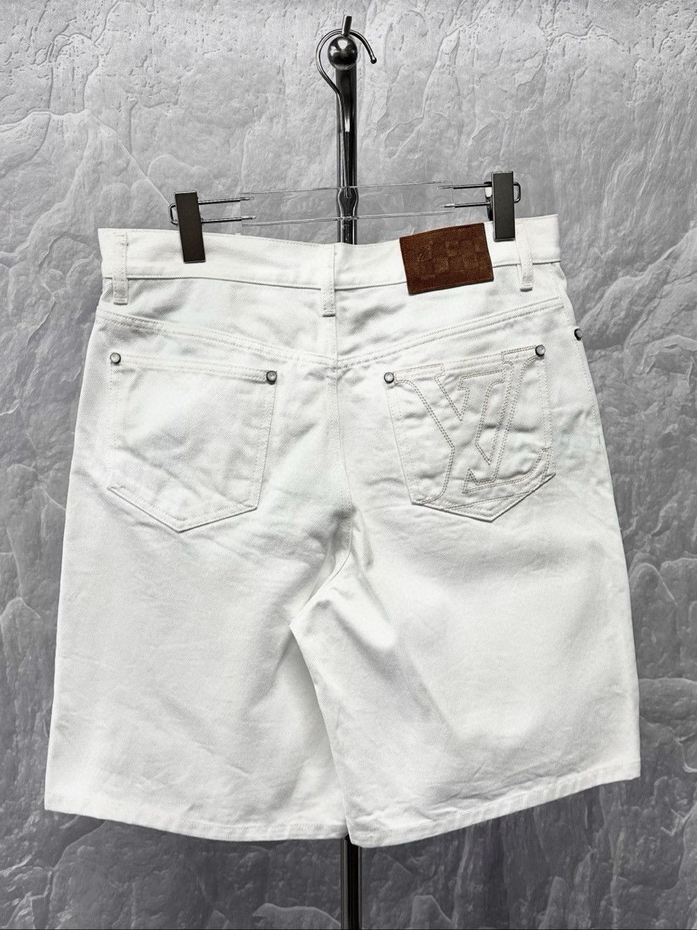 Louis Vuitton Louis Vuitton Leather Patch Denim Shorts Size 31 Size US 31 - 2 Thumbnail