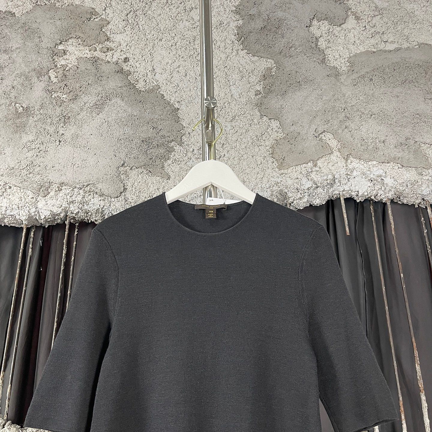 Louis Vuitton Louis Vuitton Knit Ruffle Hem Blouse XS Size XS / US 0-2 / IT 36-38 - 6 Thumbnail