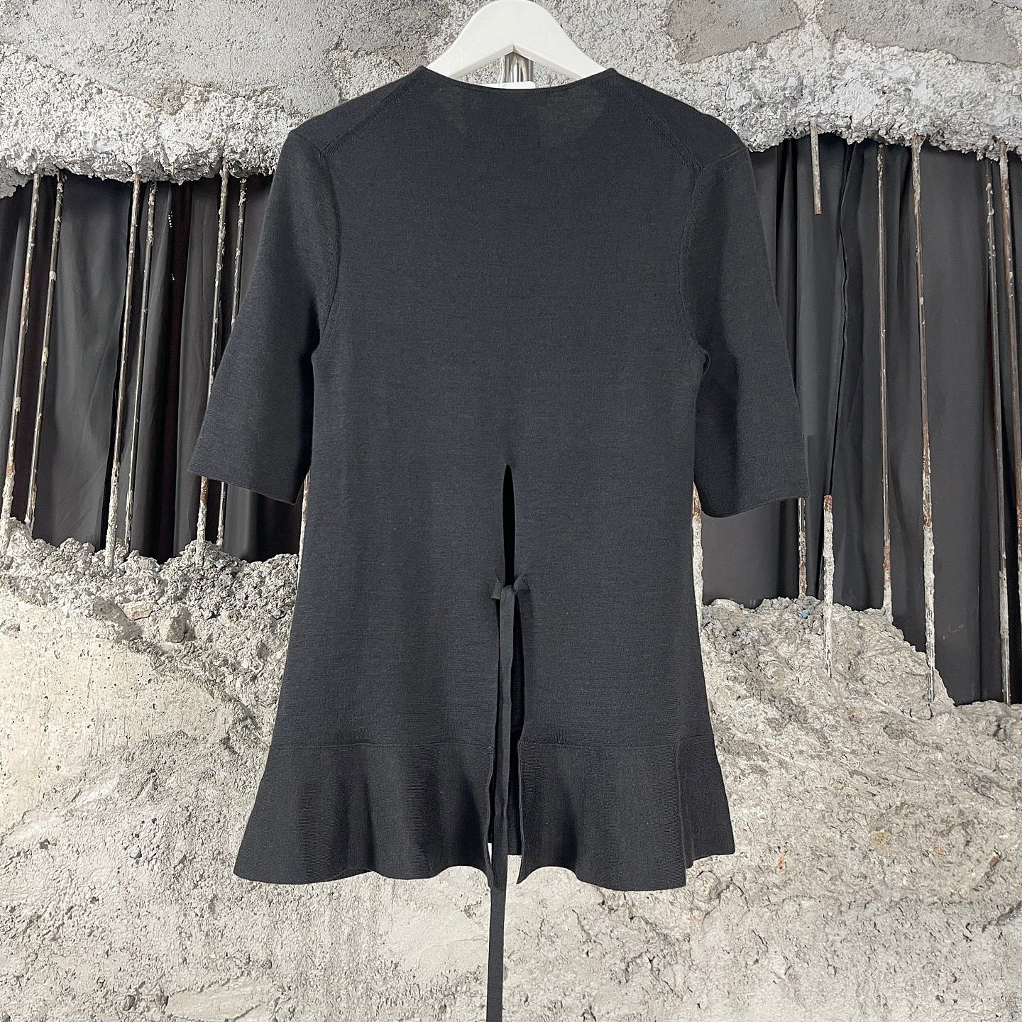 Louis Vuitton Louis Vuitton Knit Ruffle Hem Blouse XS Size XS / US 0-2 / IT 36-38 - 2 Thumbnail