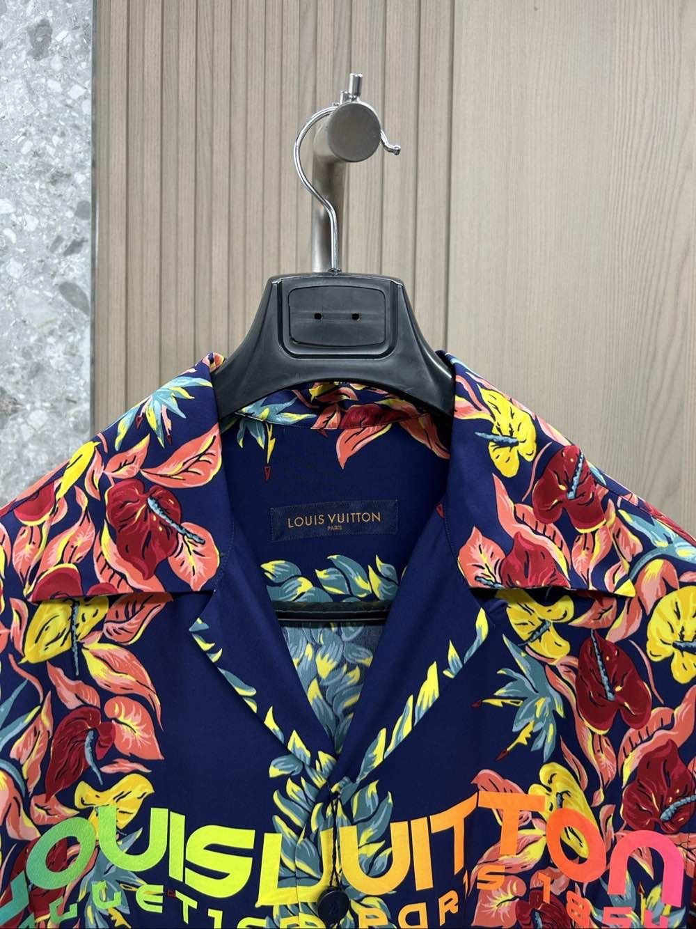 Louis Vuitton Louis Vuitton Floral Short Sleeve Shirt L Size US L / EU 52-54 / 3 - 3 Thumbnail
