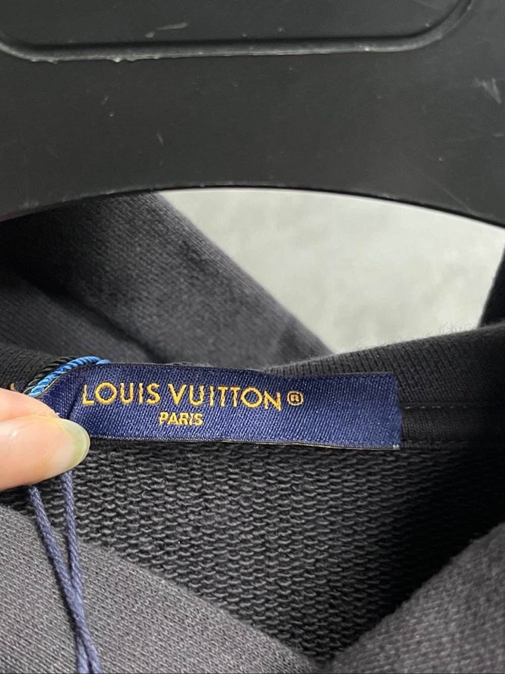 Louis Vuitton Louis Vuitton Beaded Logo Hoodie Size XL Size US XL / EU 56 / 4 - 3 Thumbnail