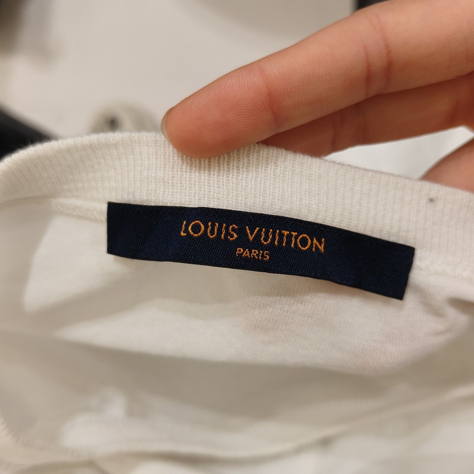 Louis Vuitton Louis Vuitton Logo Print T-Shirt Size S Size US S / EU 44-46 / 1 - 7 Thumbnail
