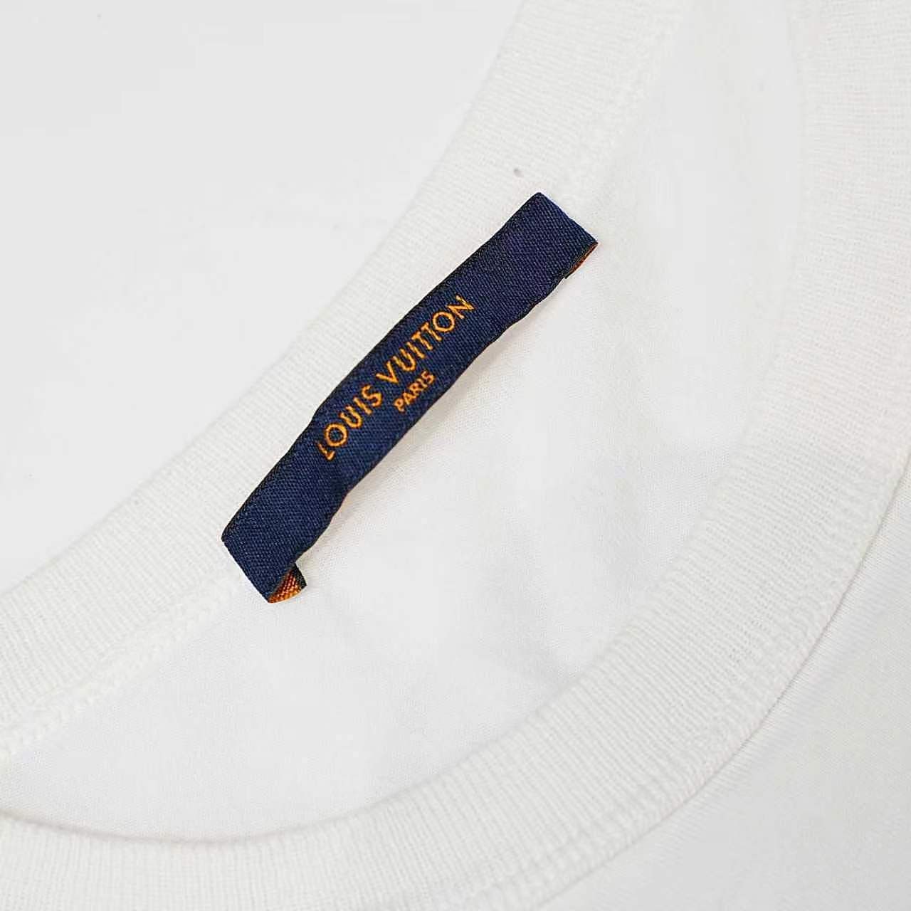 Louis Vuitton Louis Vuitton Logo Print T-Shirt Size S Size US S / EU 44-46 / 1 - 3 Thumbnail