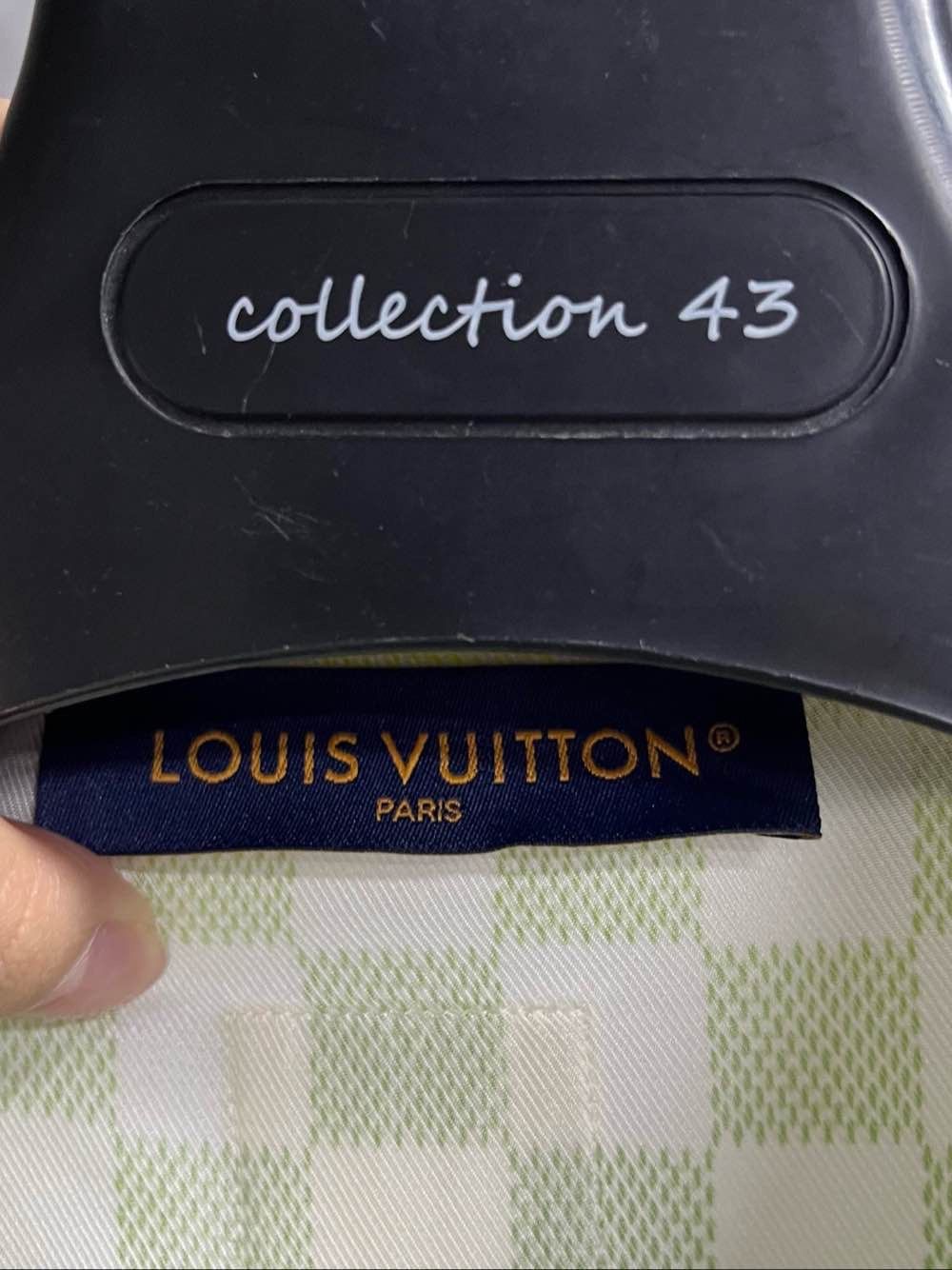 Louis Vuitton Louis Vuitton Damier Gradient Silk Polo Shirt Size L Size US L / EU 52-54 / 3 - 3 Thumbnail