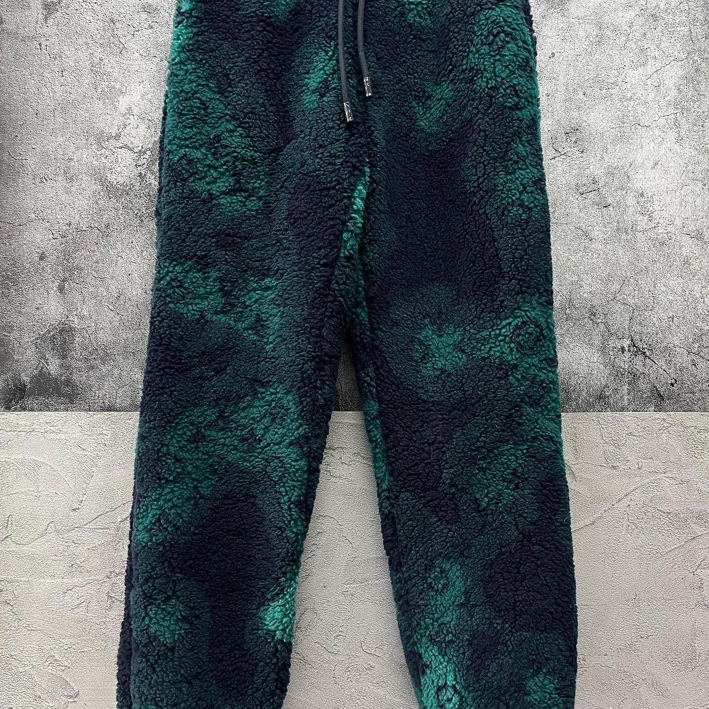 Louis Vuitton Louis Vuitton Monogram Fleece Joggers Size M Size US 34 / EU 50 - 9 Thumbnail