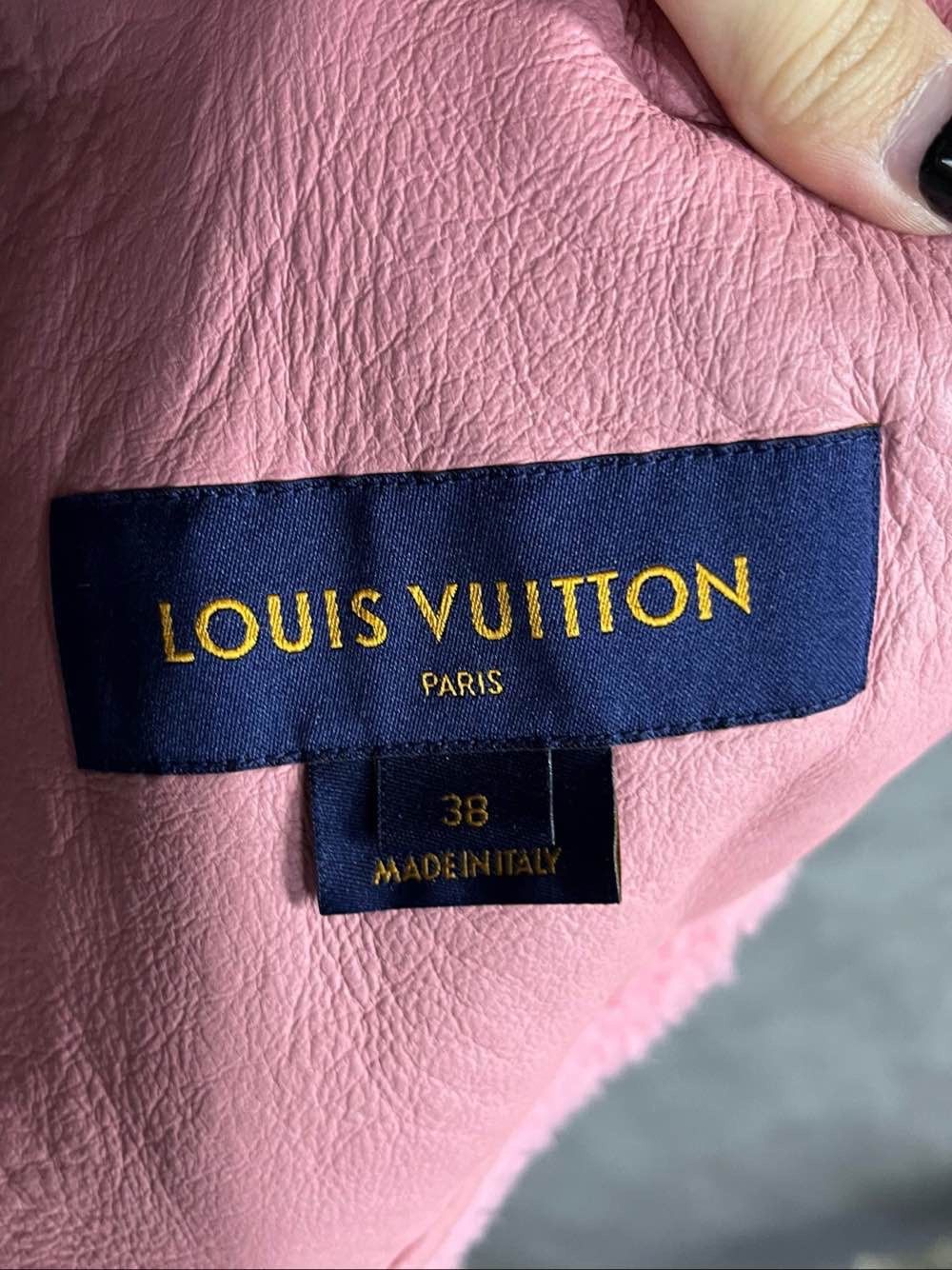 Louis Vuitton Louis Vuitton Pink Shearling Hooded Coat Size 38 Size XS / US 0-2 / IT 36-38 - 3 Thumbnail
