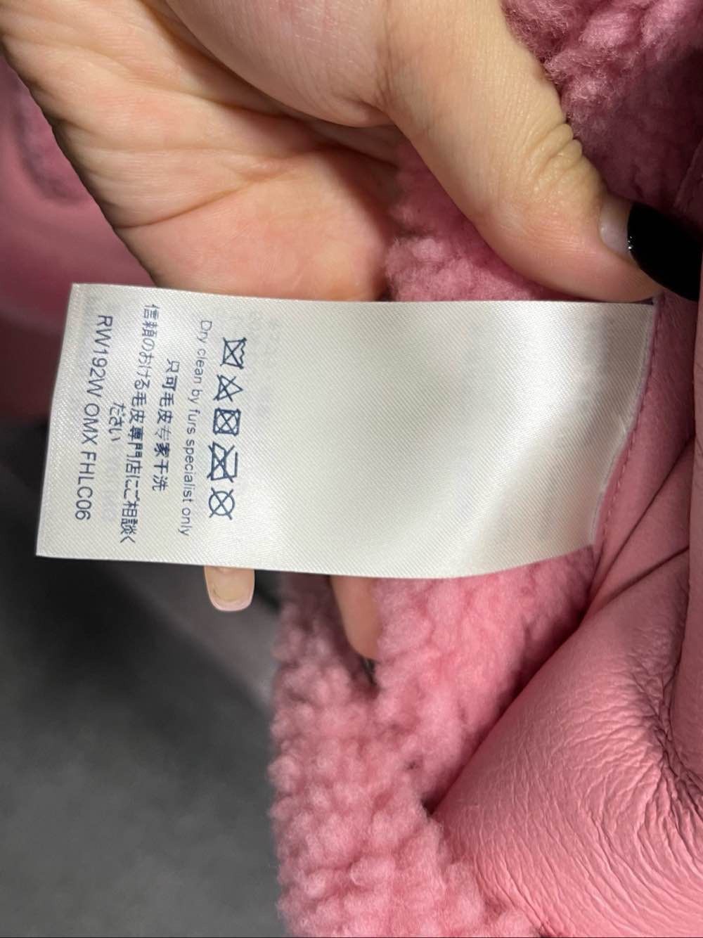 Louis Vuitton Louis Vuitton Pink Shearling Hooded Coat Size 38 Size XS / US 0-2 / IT 36-38 - 4 Thumbnail