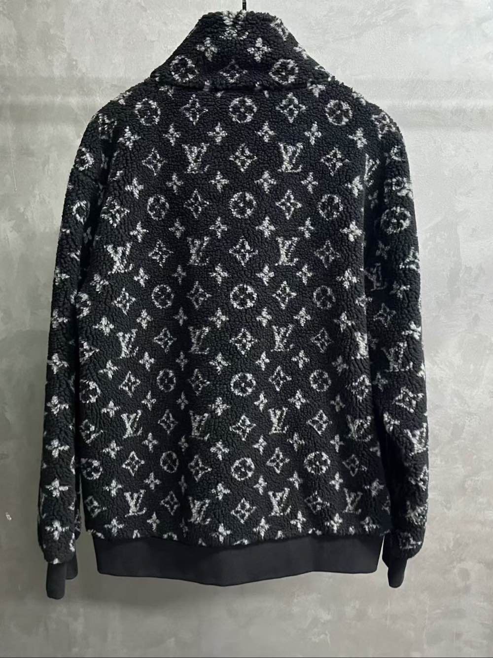 Louis Vuitton Louis Vuitton Monogram Fleece Jacket Size L Size US L / EU 52-54 / 3 - 2 Thumbnail