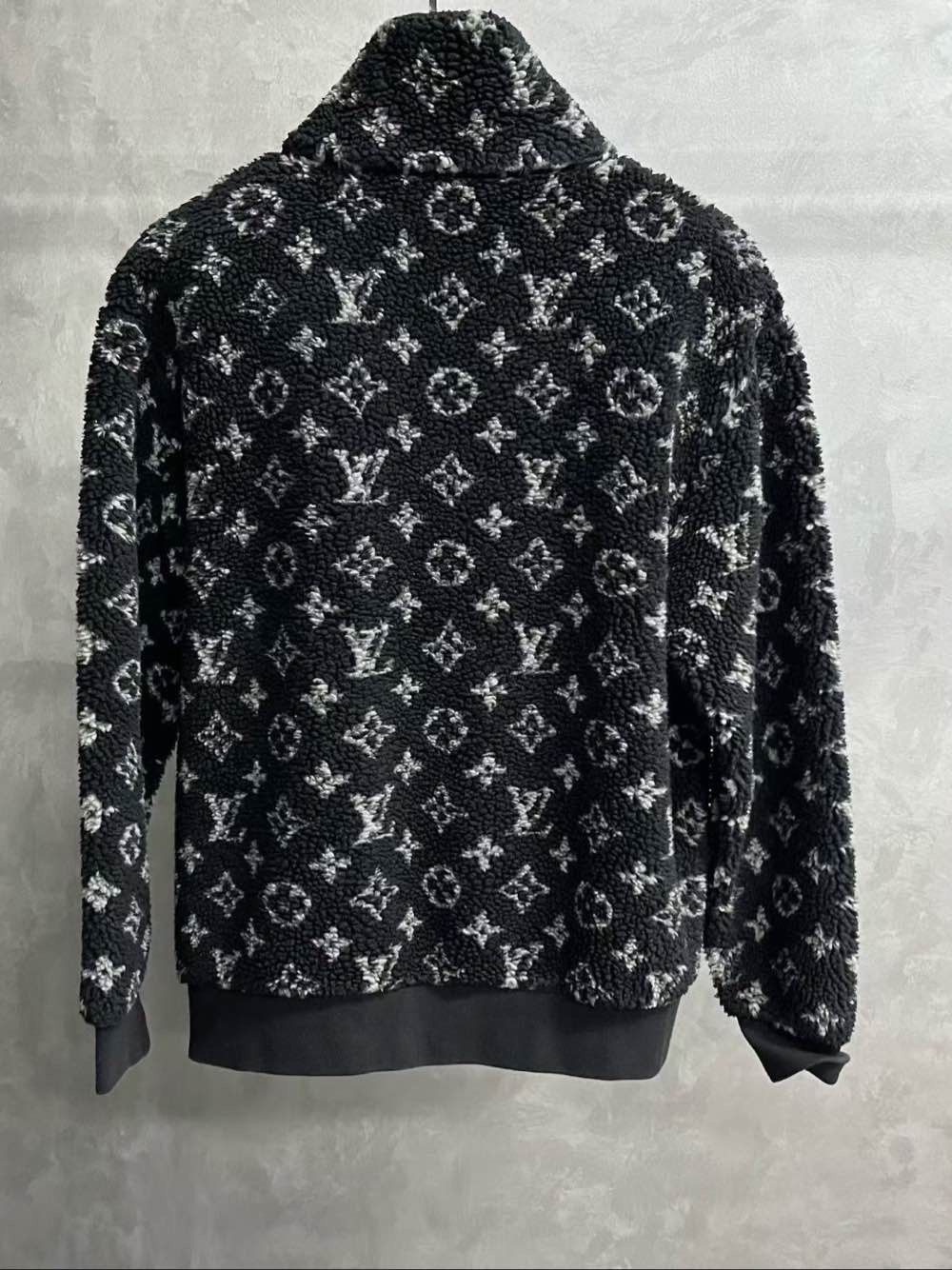 Louis Vuitton Louis Vuitton Monogram Fleece Jacket Size XS Size US XS / EU 42 / 0 - 2 Thumbnail