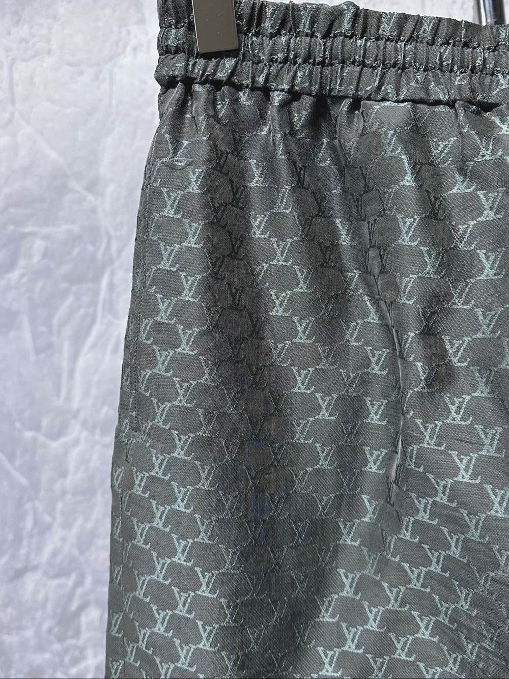 Louis Vuitton Louis Vuitton Monogram Jacquard Shorts Size 46 Size US 30 / EU 46 - 5 Thumbnail