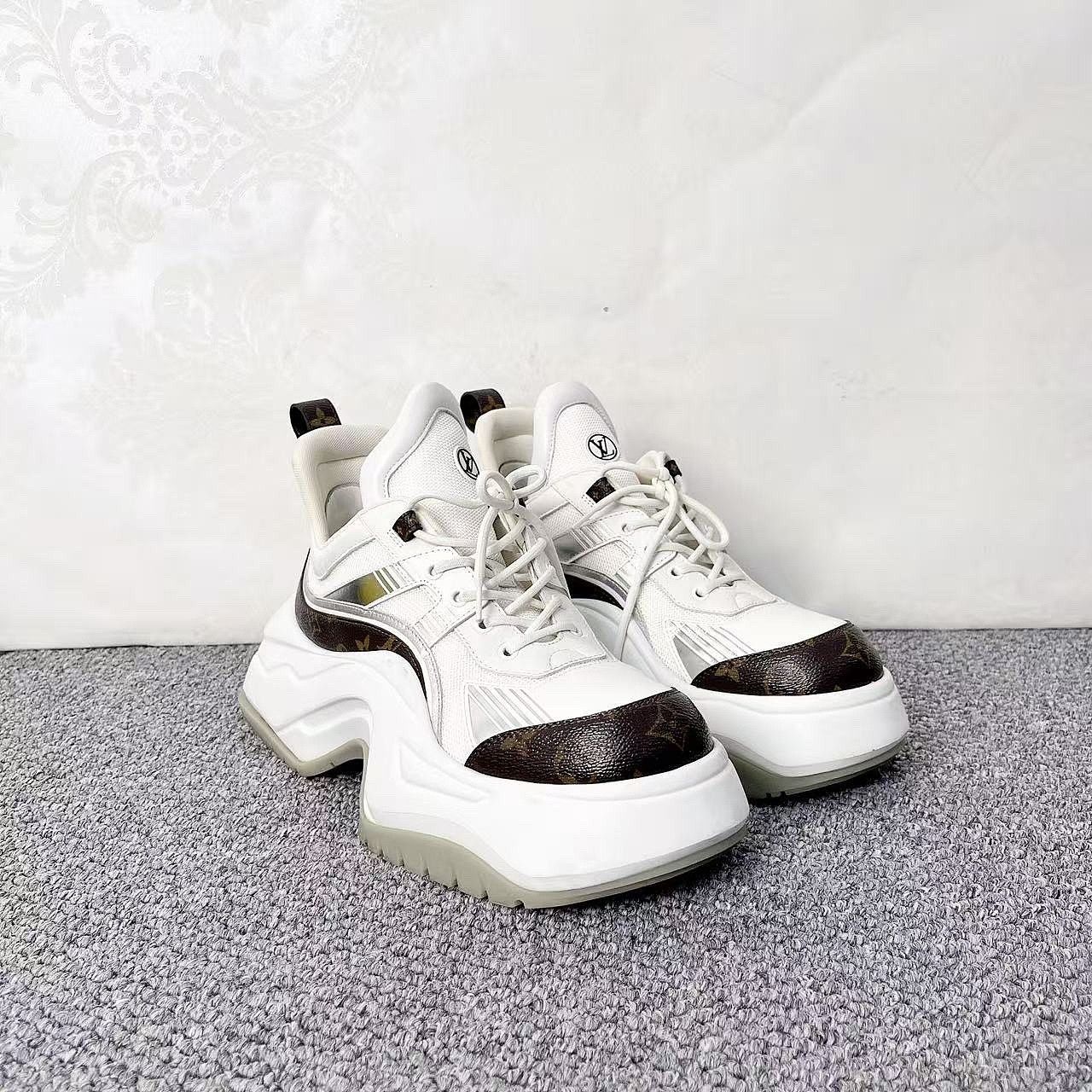 Louis Vuitton Louis Vuitton Archlight 2.0 Monogram Sneakers Size 10 Size US 10 / EU 43 - 6 Thumbnail