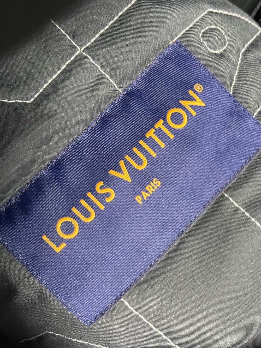 Louis Vuitton Louis Vuitton Houndstooth Windbreaker Size L Size US L / EU 52-54 / 3 - 3 Thumbnail