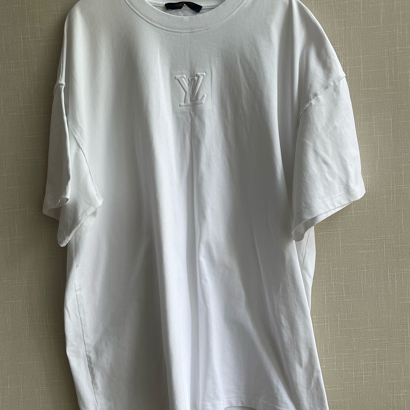 Louis Vuitton Louis Vuitton Embossed Logo T-Shirt Size S Size US S / EU 44-46 / 1 - 7 Thumbnail
