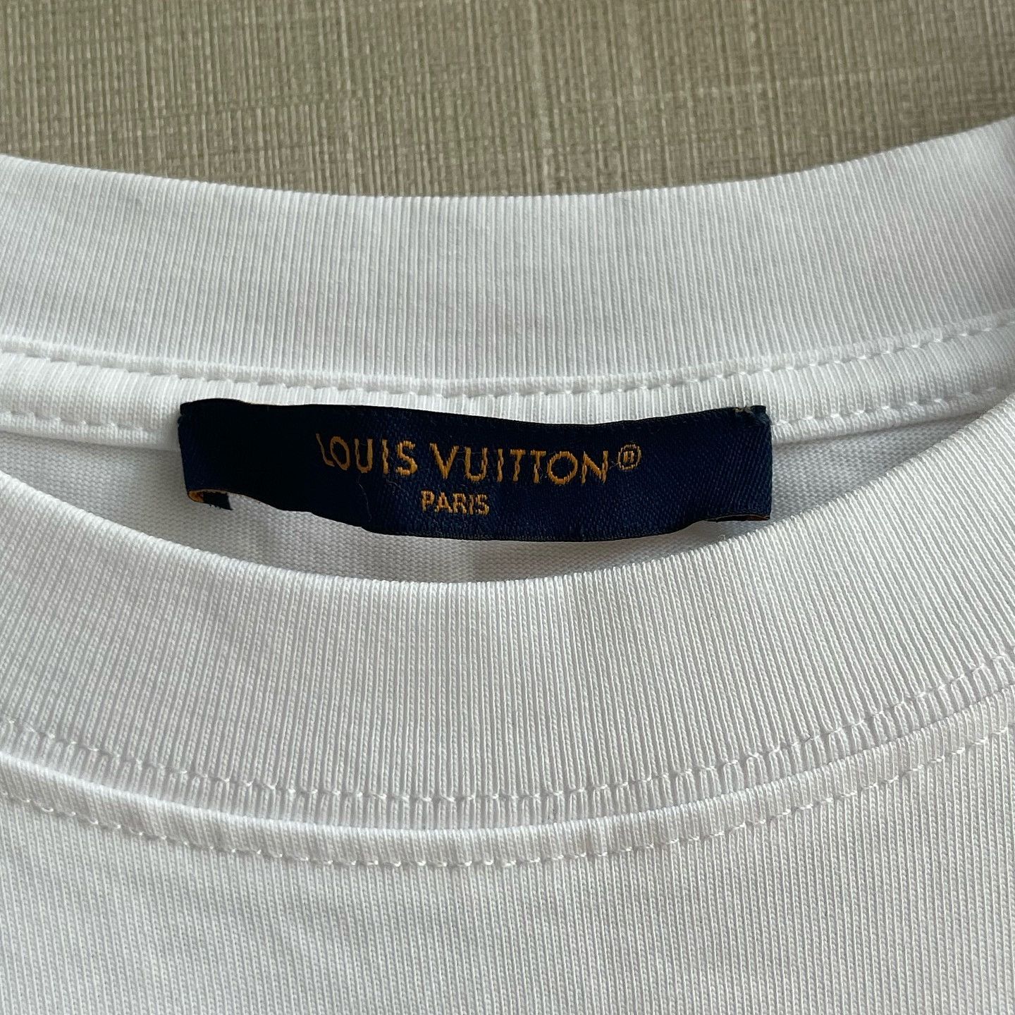 Louis Vuitton Louis Vuitton Embossed Logo T-Shirt Size S Size US S / EU 44-46 / 1 - 3 Thumbnail