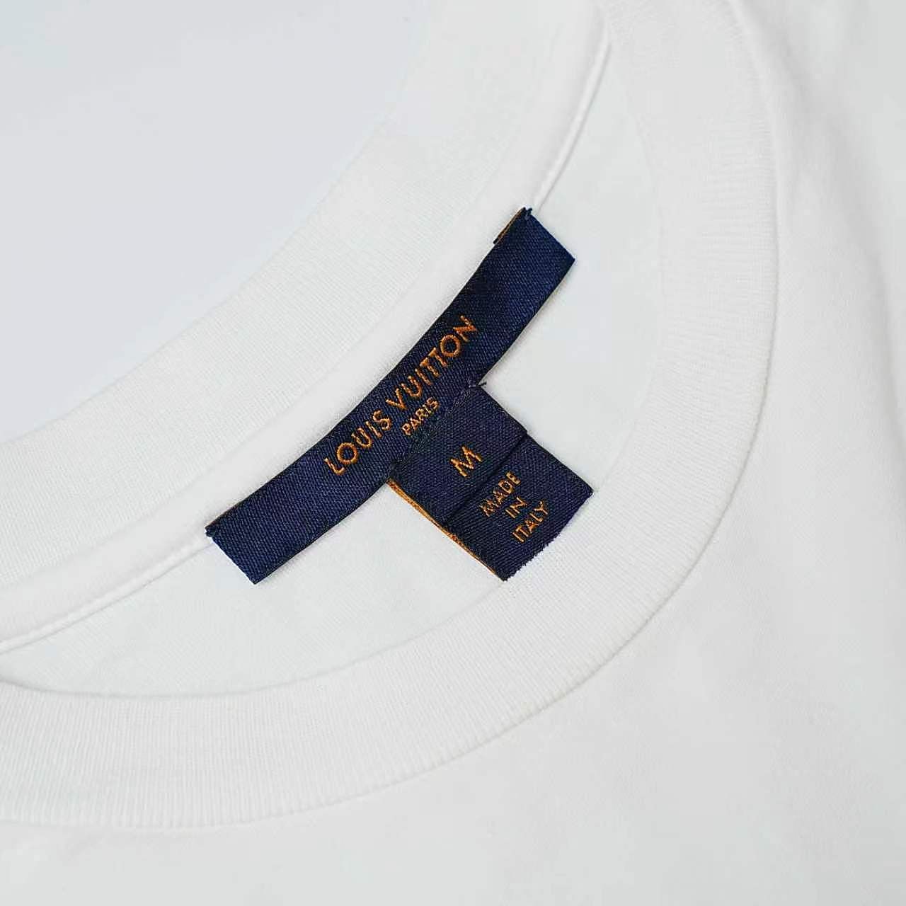 Louis Vuitton Louis Vuitton Patch Pocket T-Shirt Size M Size US M / EU 48-50 / 2 - 3 Thumbnail