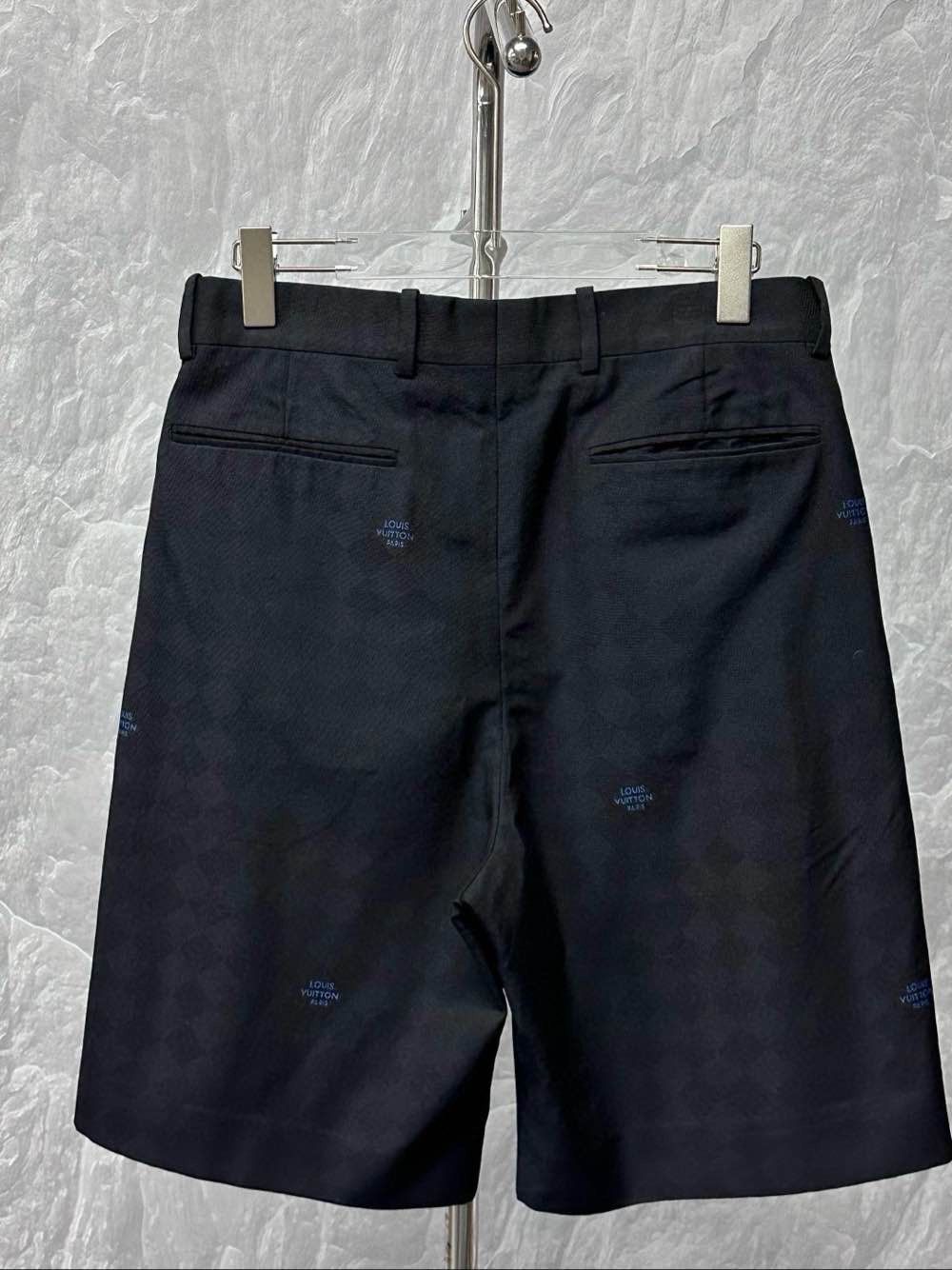 Louis Vuitton Louis Vuitton Logo Embroidered Shorts Size 32 Size US 40 / EU 56 - 2 Thumbnail