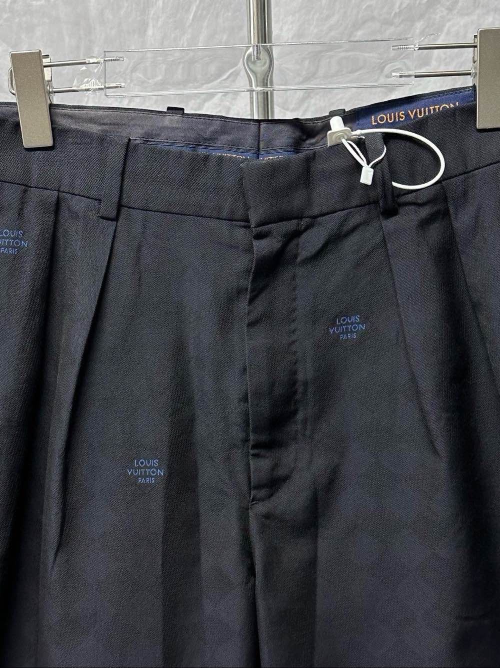 Louis Vuitton Louis Vuitton Logo Embroidered Shorts Size 32 Size US 40 / EU 56 - 5 Thumbnail