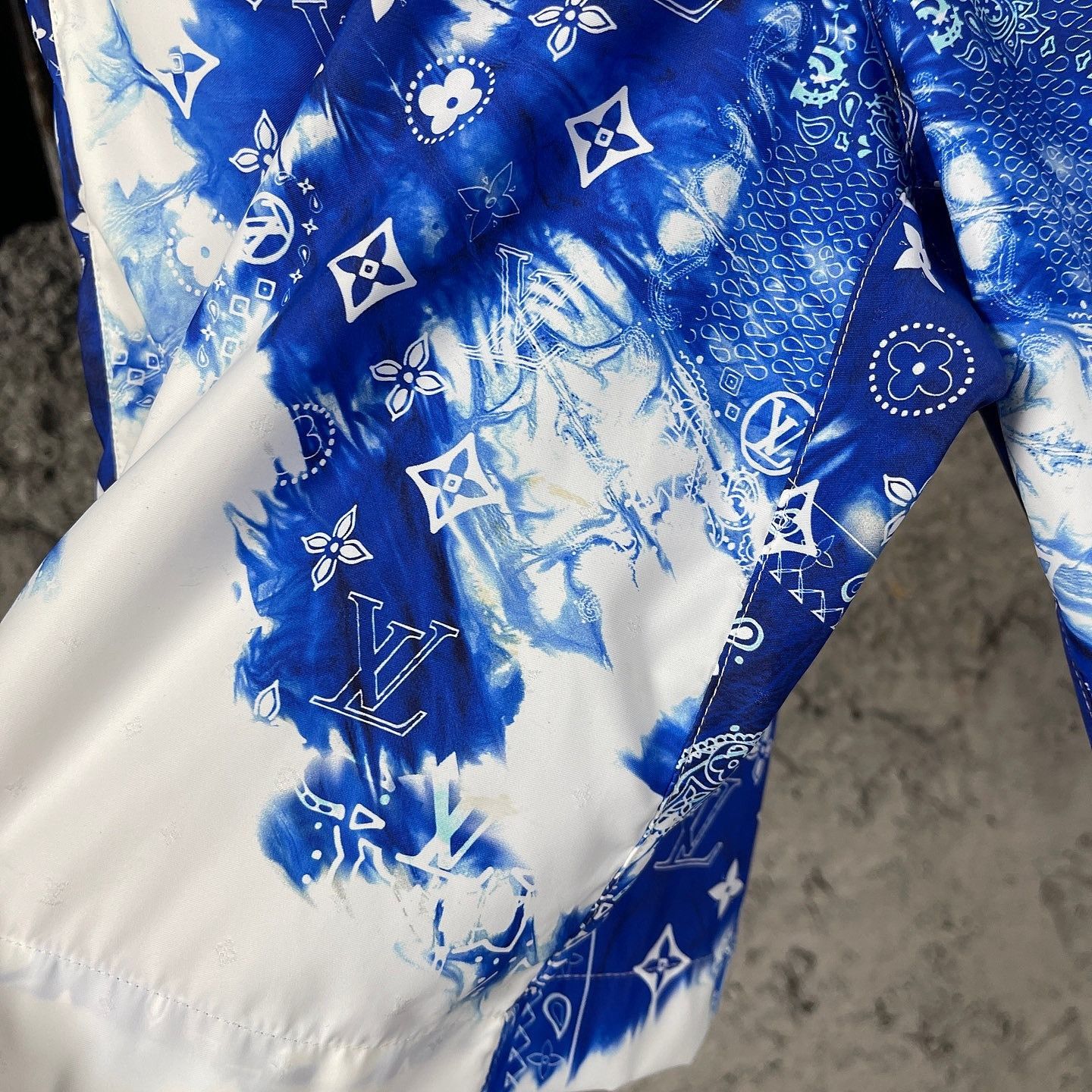 Louis Vuitton Louis Vuitton Bandana Print Shorts Size XS Size US 30 / EU 46 - 9 Thumbnail