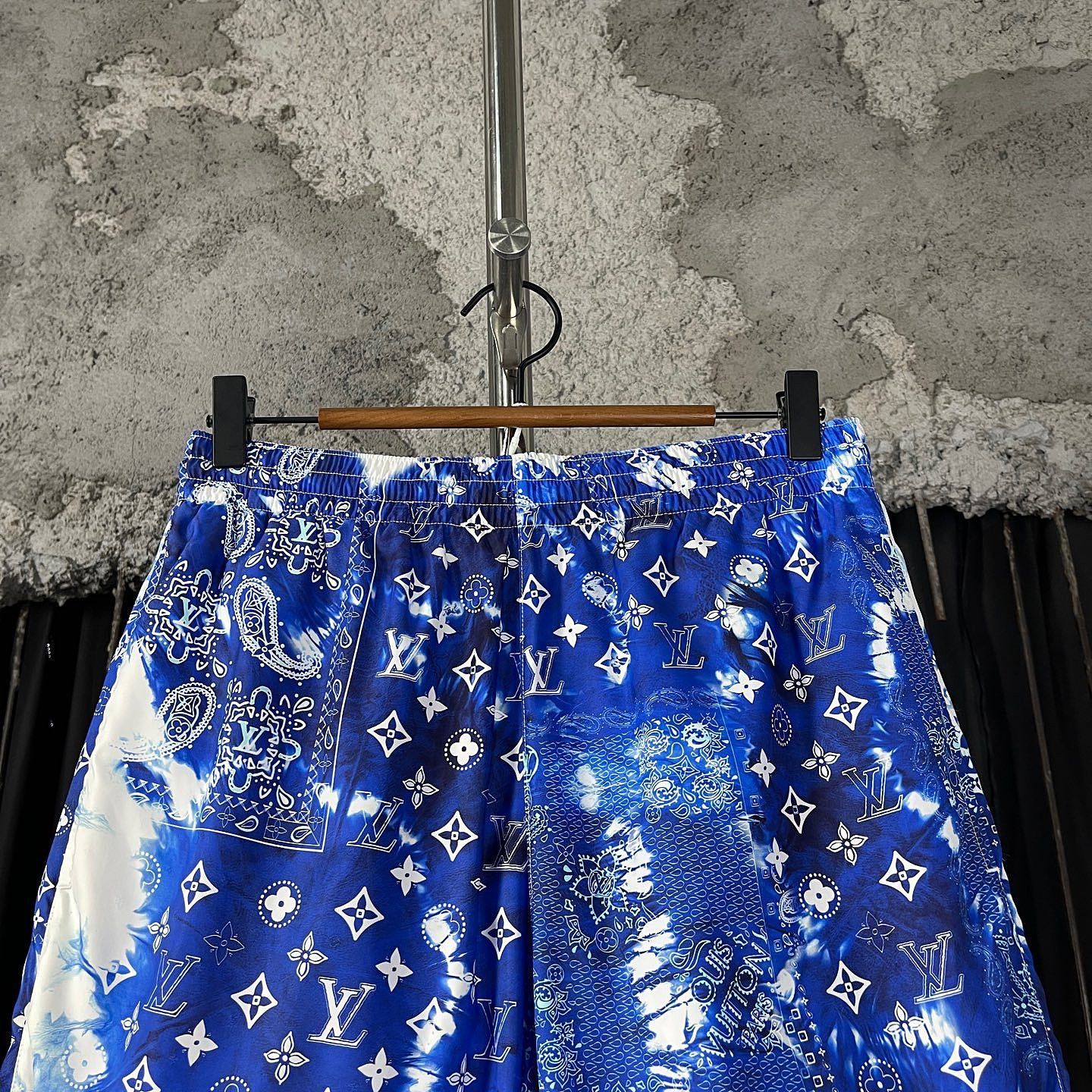 Louis Vuitton Louis Vuitton Bandana Print Shorts Size XS Size US 30 / EU 46 - 6 Thumbnail