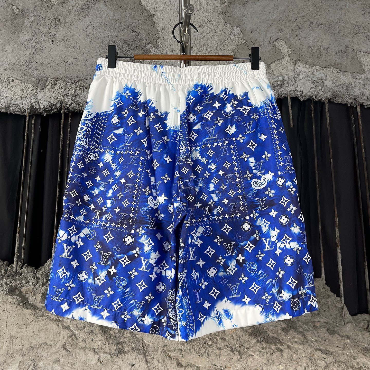 Louis Vuitton Louis Vuitton Bandana Print Shorts Size XS Size US 30 / EU 46 - 2 Thumbnail