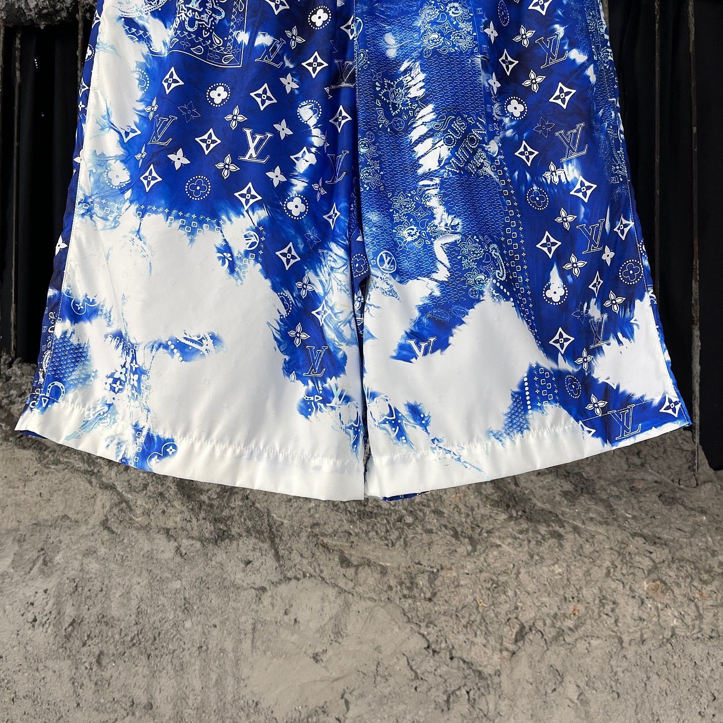 Louis Vuitton Louis Vuitton Bandana Print Shorts Size XS Size US 30 / EU 46 - 7 Thumbnail
