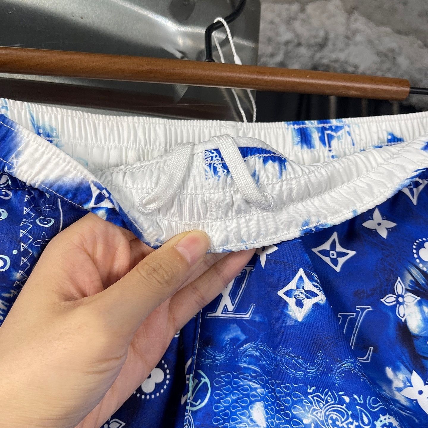 Louis Vuitton Louis Vuitton Bandana Print Shorts Size XS Size US 30 / EU 46 - 8 Thumbnail
