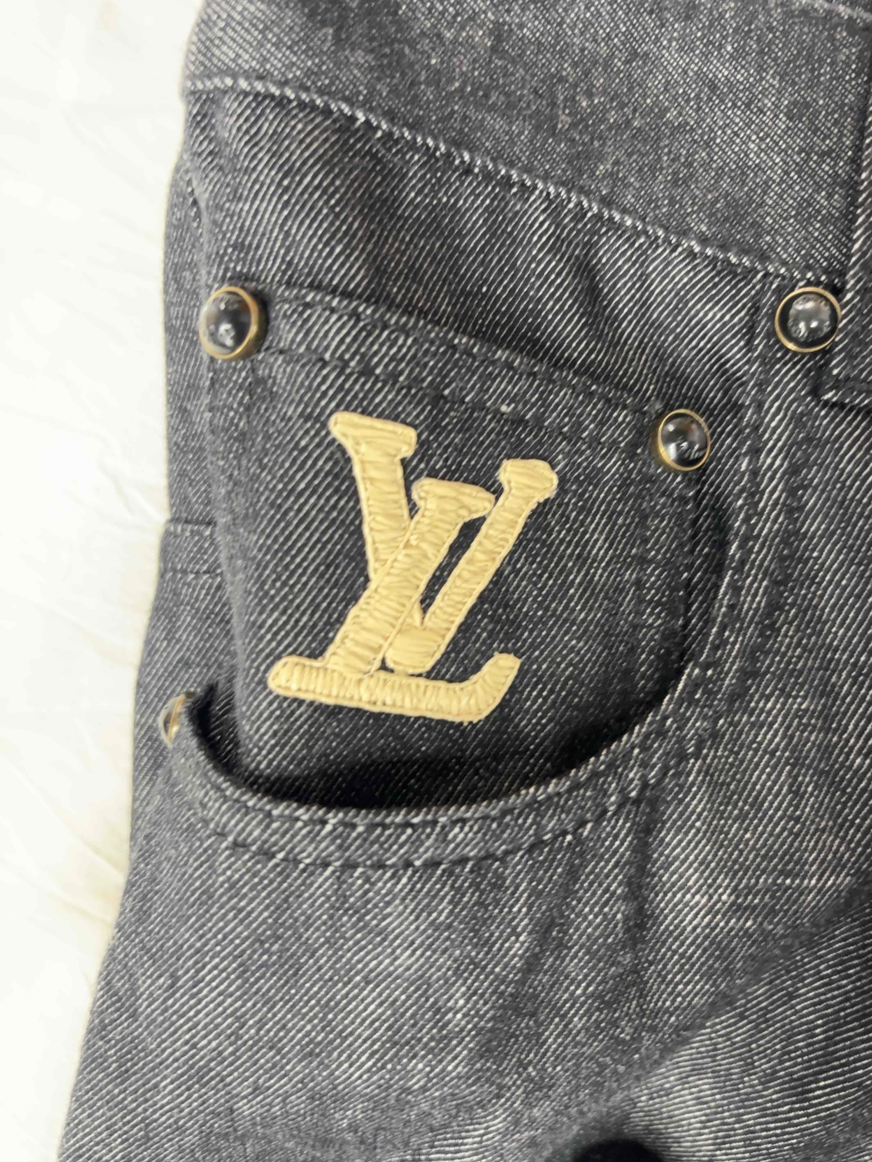 Louis Vuitton Louis Vuitton Embroidered Logo Denim Shorts Size 28 Size US 28 / EU 44 - 6 Thumbnail