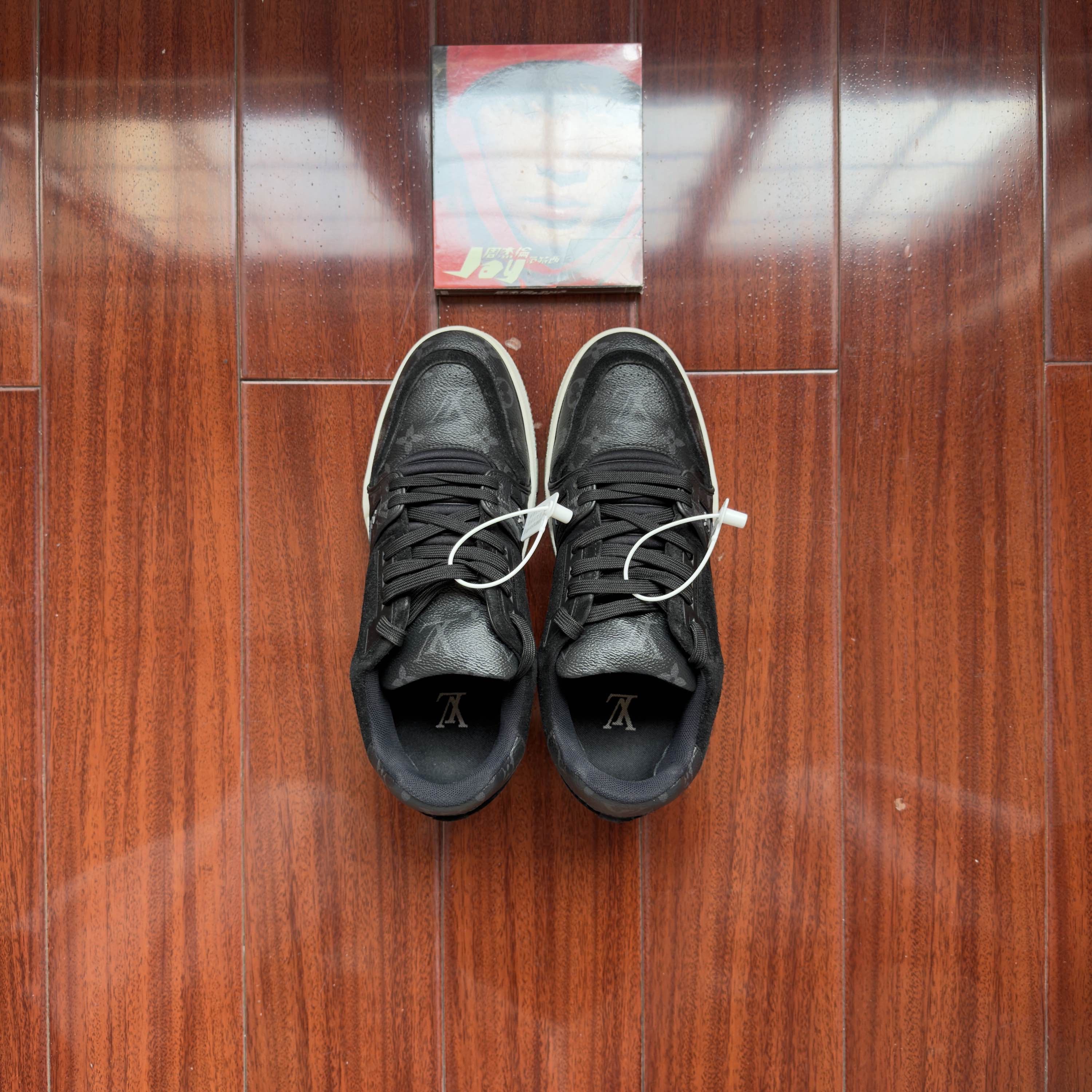 Louis Vuitton Louis Vuitton Monogram LV Trainer Sneakers Size 7 Size US 7 / EU 40 - 6 Thumbnail