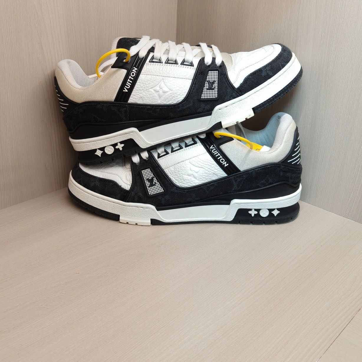 Louis Vuitton Louis Vuitton Trainer Low Top Sneakers Size 41 Size US 8 / EU 41 - 9 Thumbnail