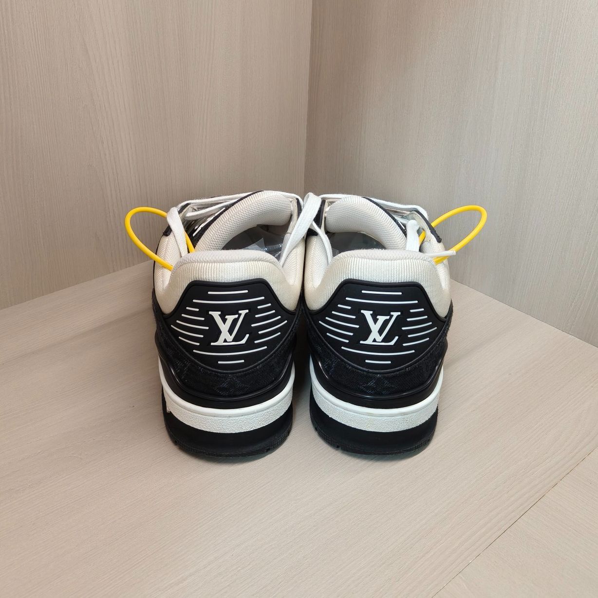Louis Vuitton Louis Vuitton Trainer Low Top Sneakers Size 41 Size US 8 / EU 41 - 3 Thumbnail