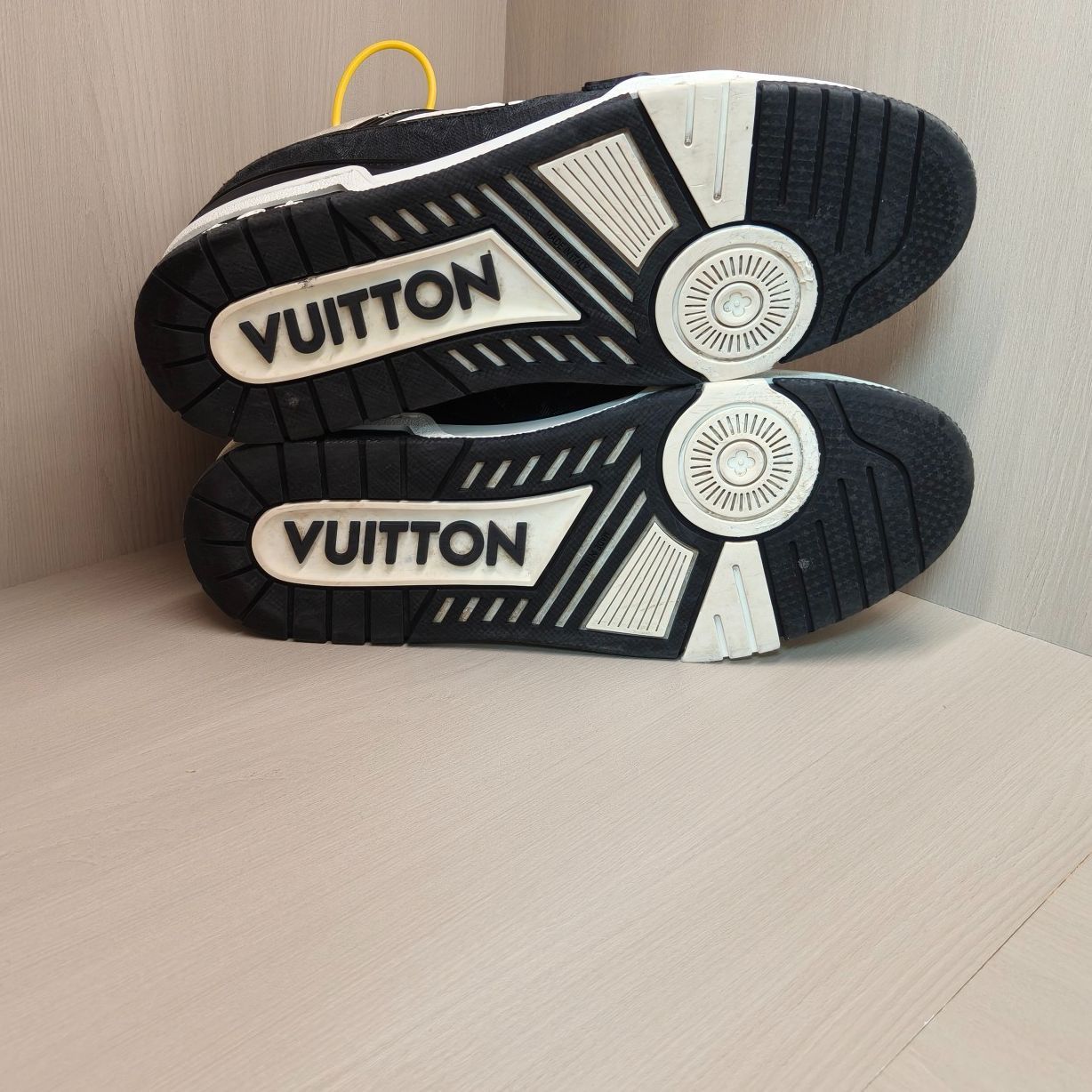 Louis Vuitton Louis Vuitton Trainer Low Top Sneakers Size 41 Size US 8 / EU 41 - 4 Thumbnail