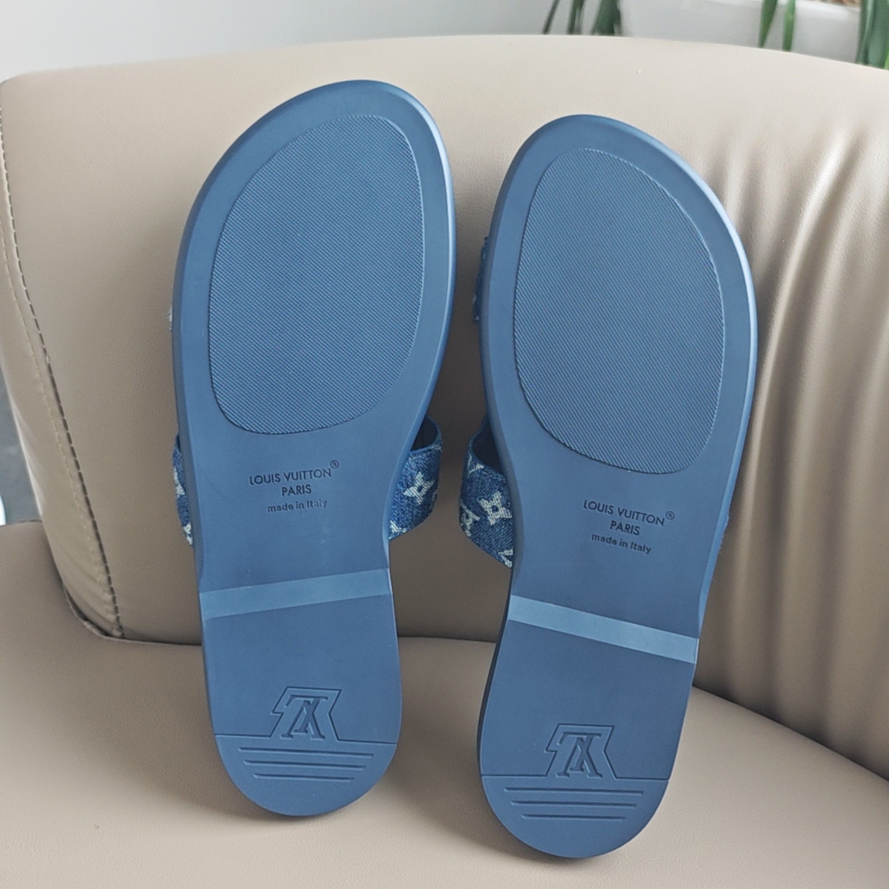 Louis Vuitton Louis Vuitton Monogram Denim Sandals Size 11 Size US 11 / EU 44 - 4 Thumbnail