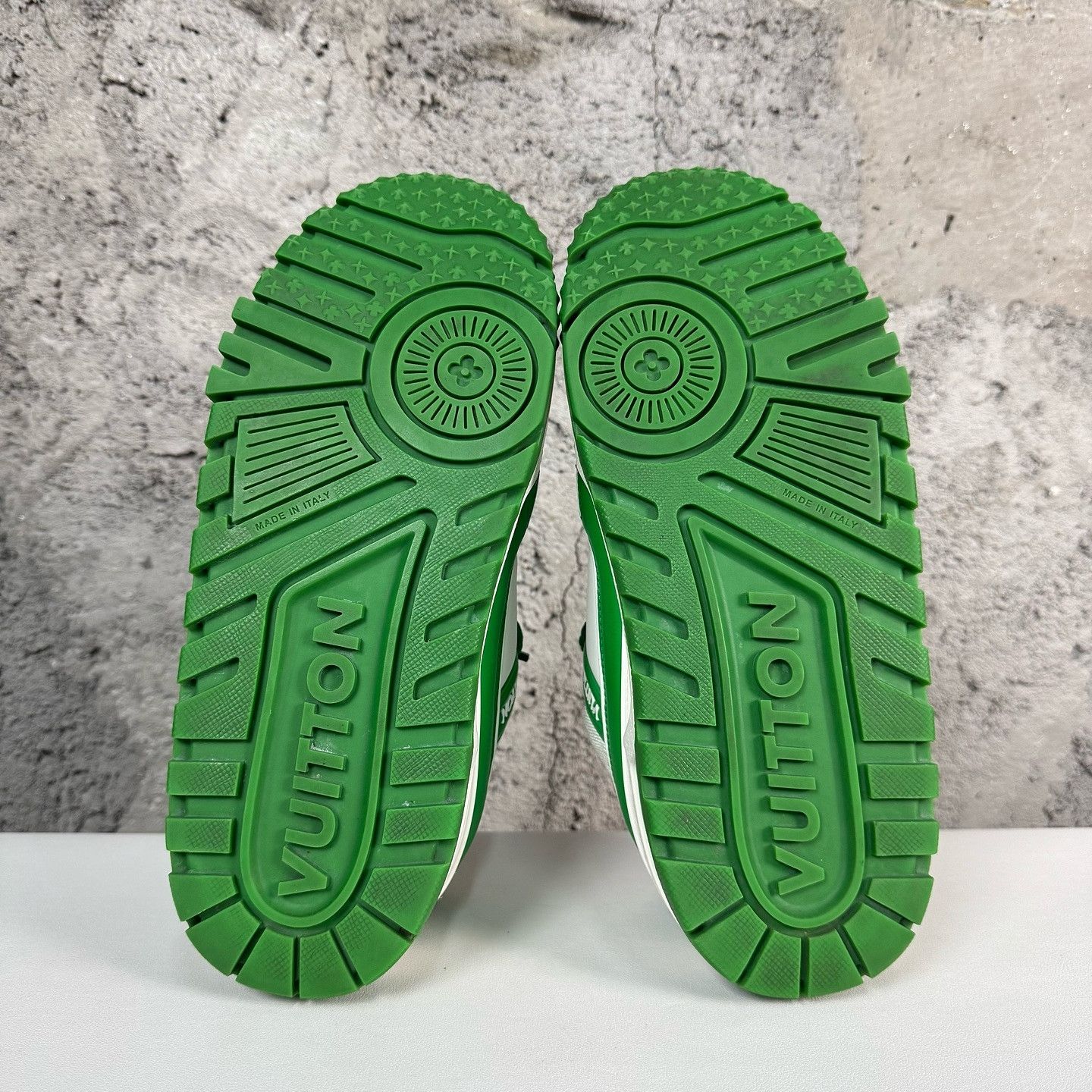 Louis Vuitton Louis Vuitton Trainer Maxi Sneakers Green White Size 9 Size US 9 / EU 42 - 4 Thumbnail