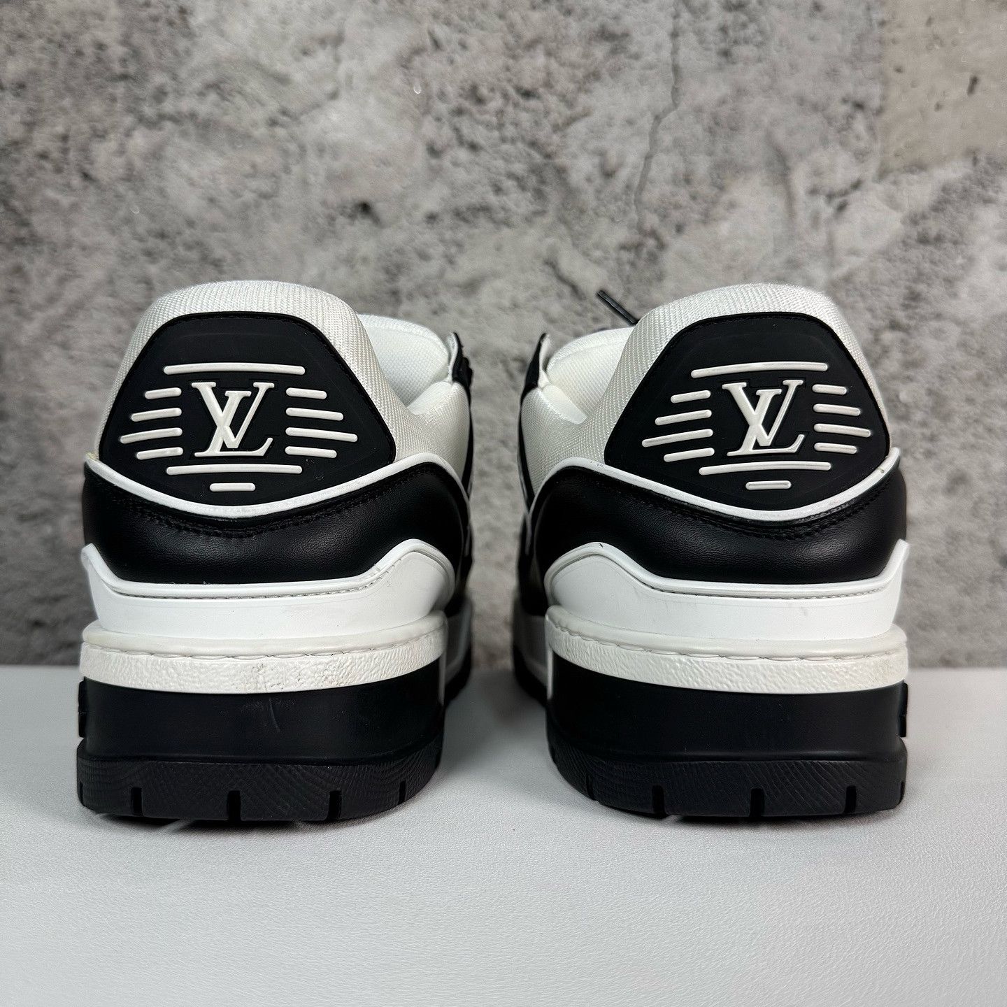 Louis Vuitton Louis Vuitton Trainer Maxi Sneakers Size 9 Size US 9 / EU 42 - 3 Thumbnail